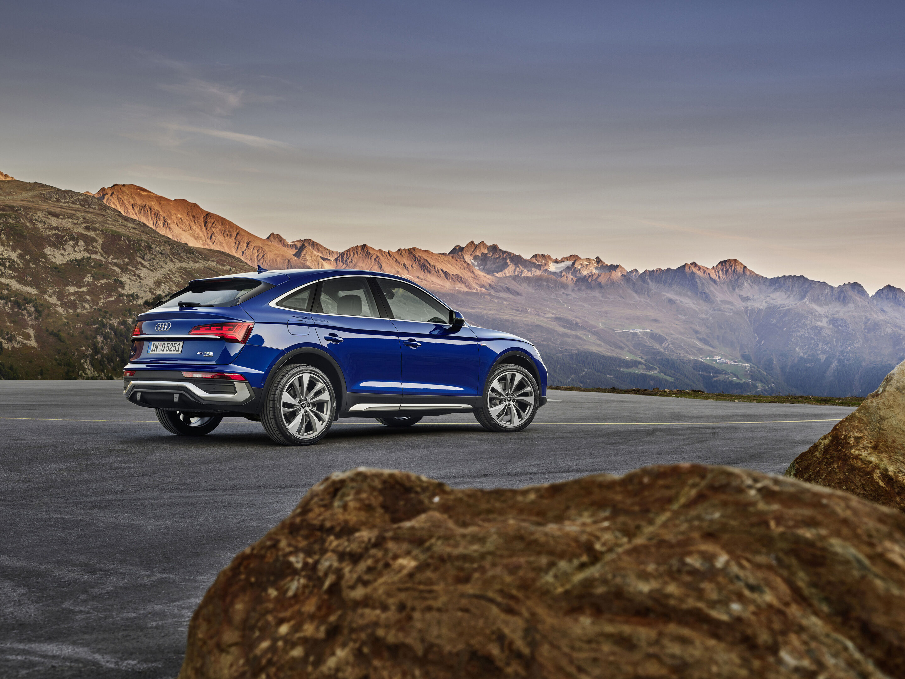 Audi Q5 Sportback (until 2024) - Static photo,
Colour: Ultra blue