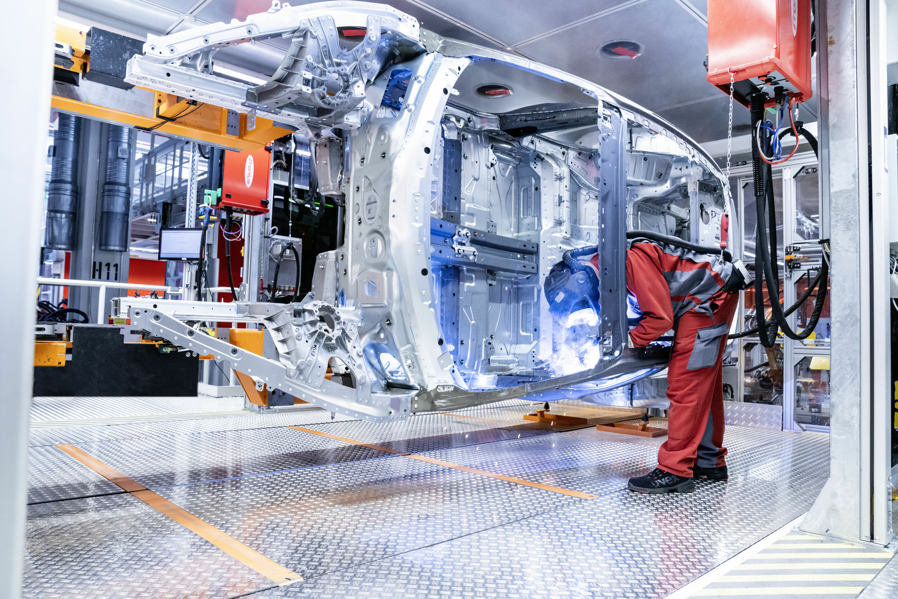 High-tech meets craftsmanship - The body shop of the Audi e-tron GT at Böllinger Höfe.