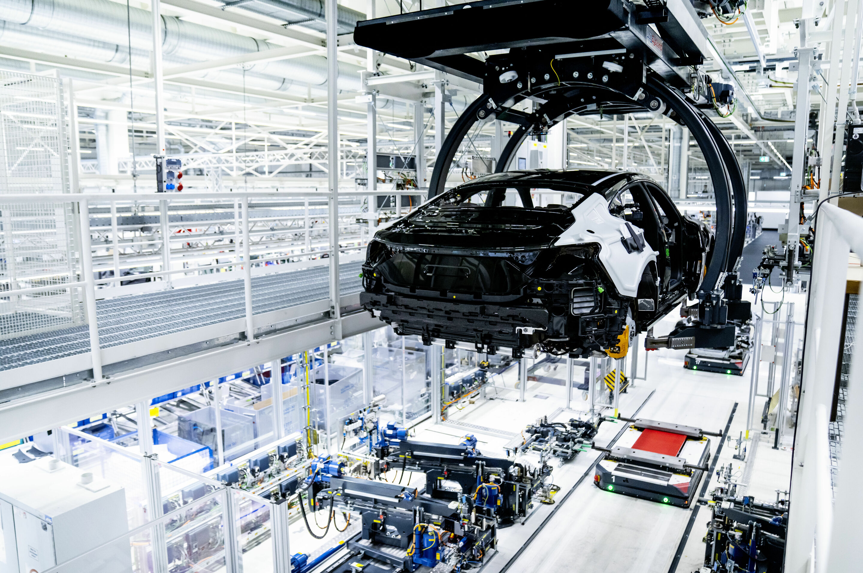 High-tech meets craftsmanship - The assembly facility of the Audi e-tron GT at Böllinger Höfe.