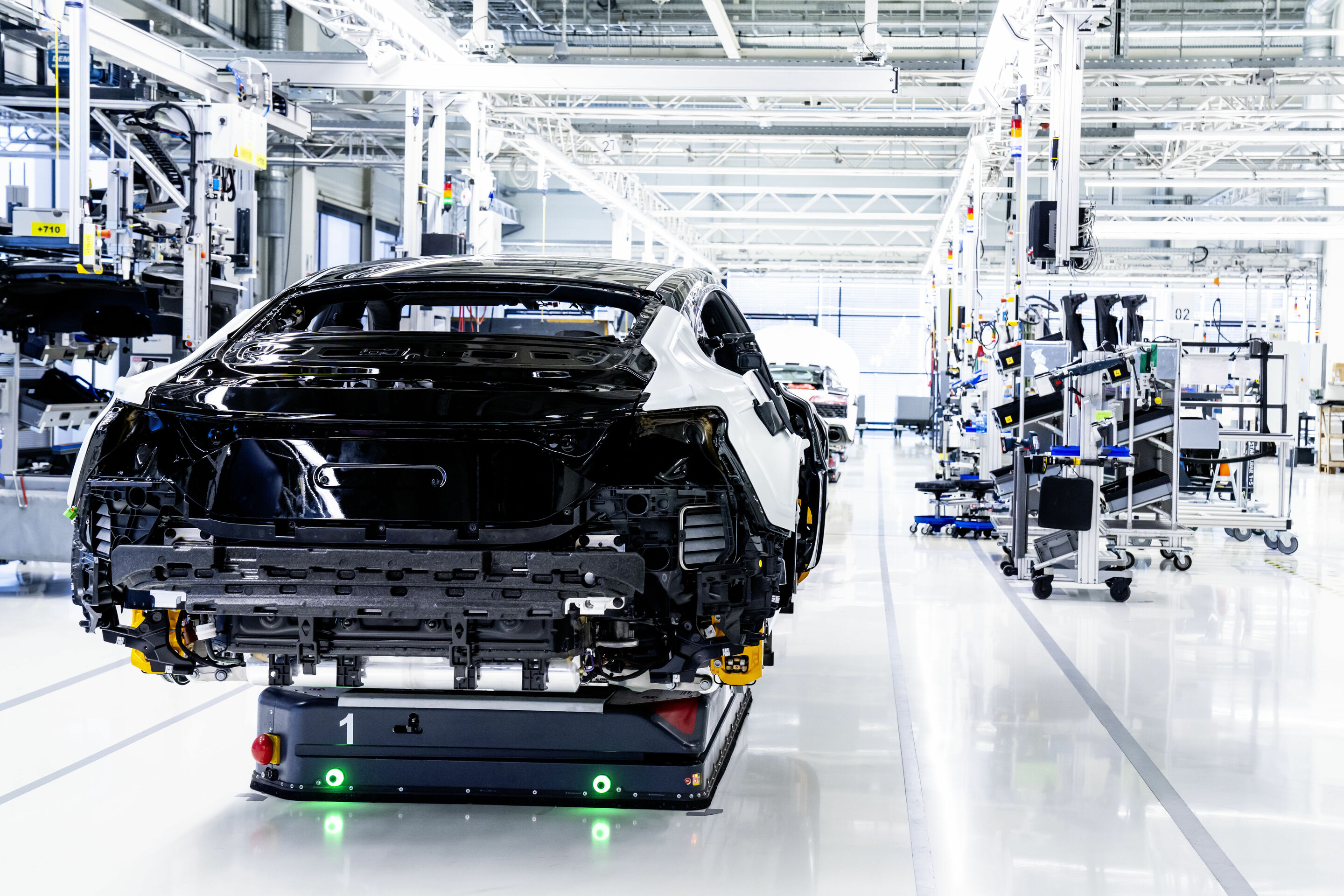 High-tech meets craftsmanship - The assembly facility of the Audi e-tron GT at Böllinger Höfe.
