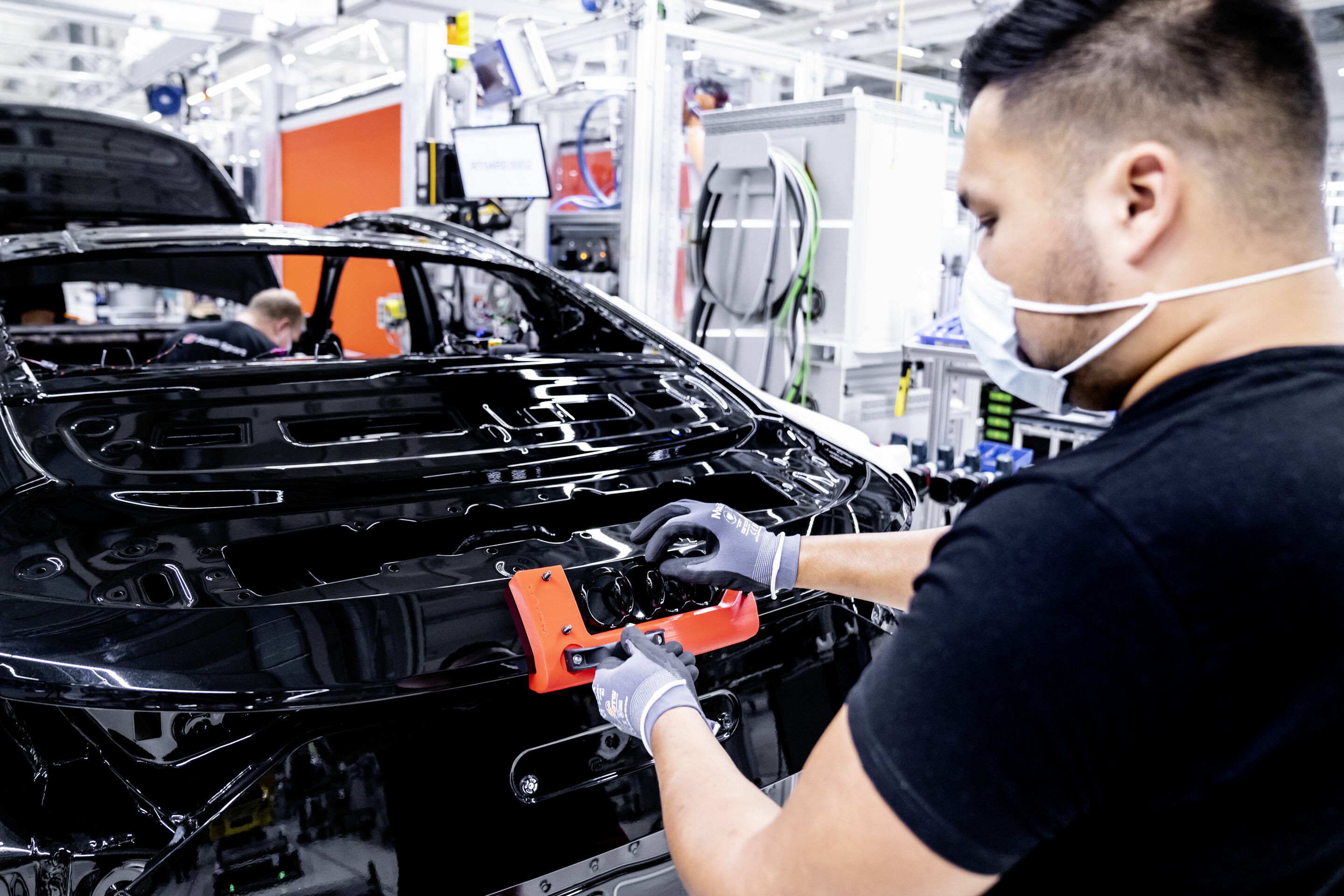 High-tech meets craftsmanship - The assembly facility of the Audi e-tron GT at Böllinger Höfe.