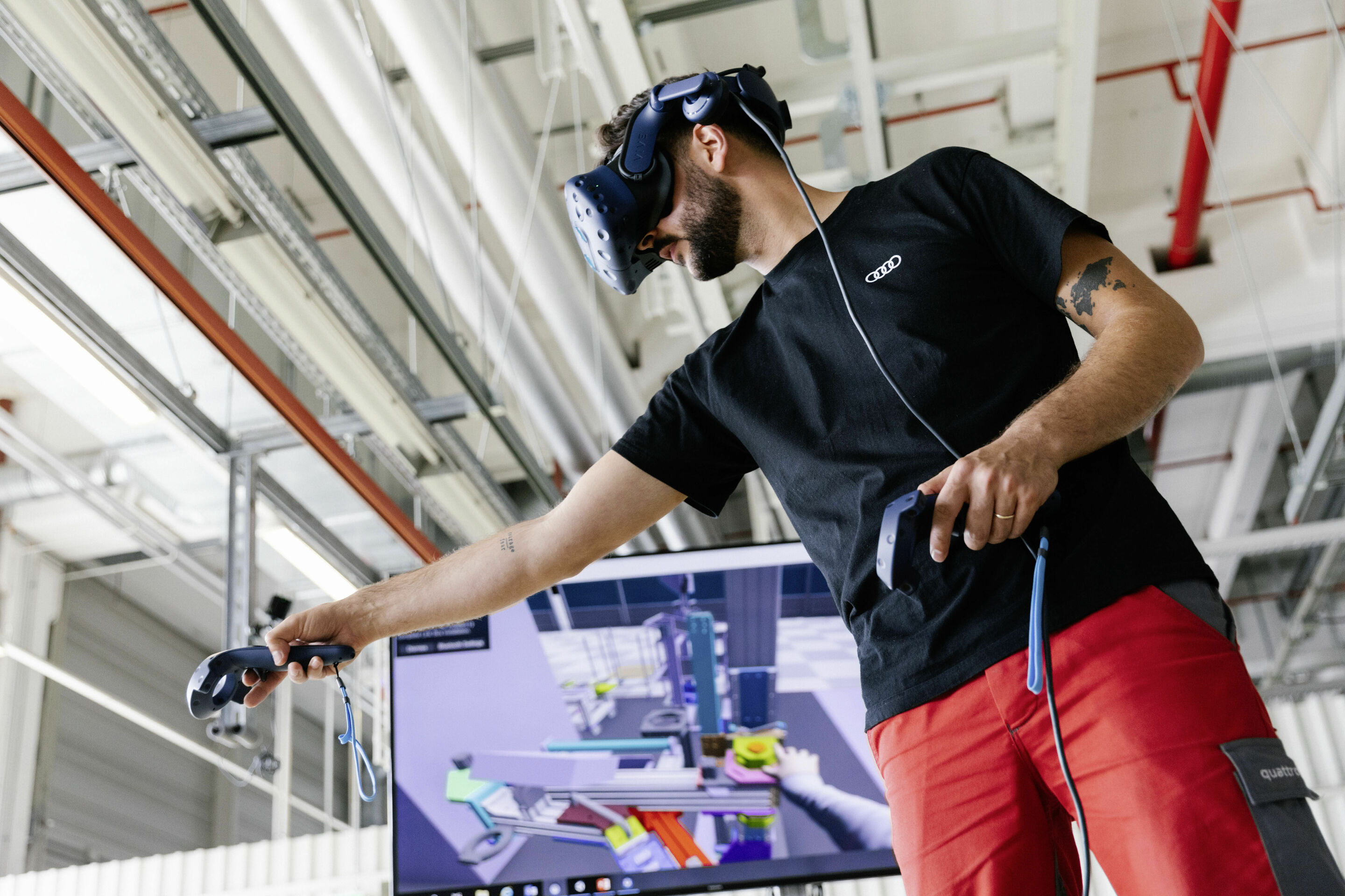 High-tech meets craftsmanship - Audi tests assembly processes for the e-tron GT entirely virtually.