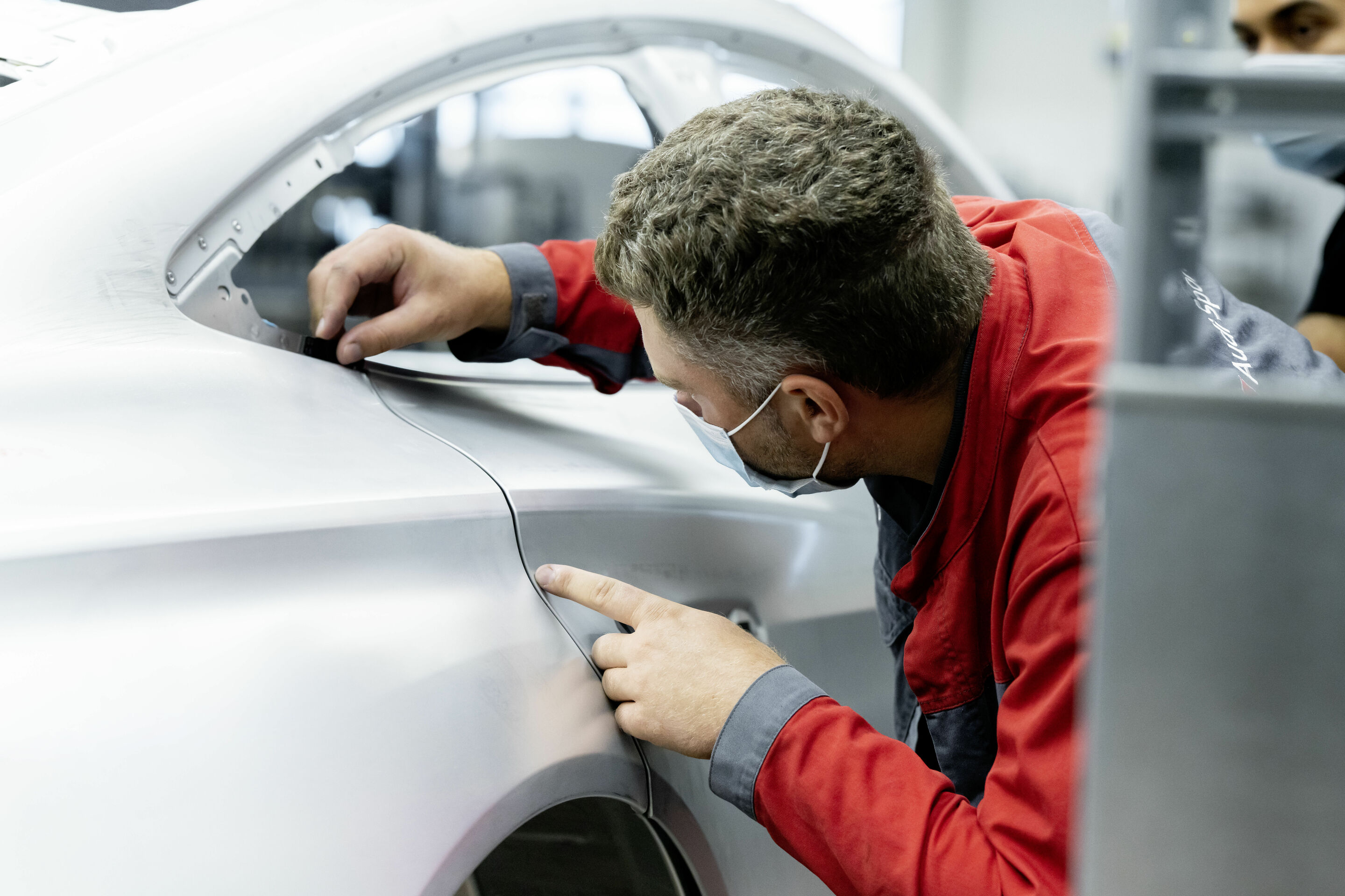 Hightech trifft Handwerkskunst - Karosseriebau des Audi e-tron GT in den Böllinger Höfen: In der Produktion steckt viel Präzision.