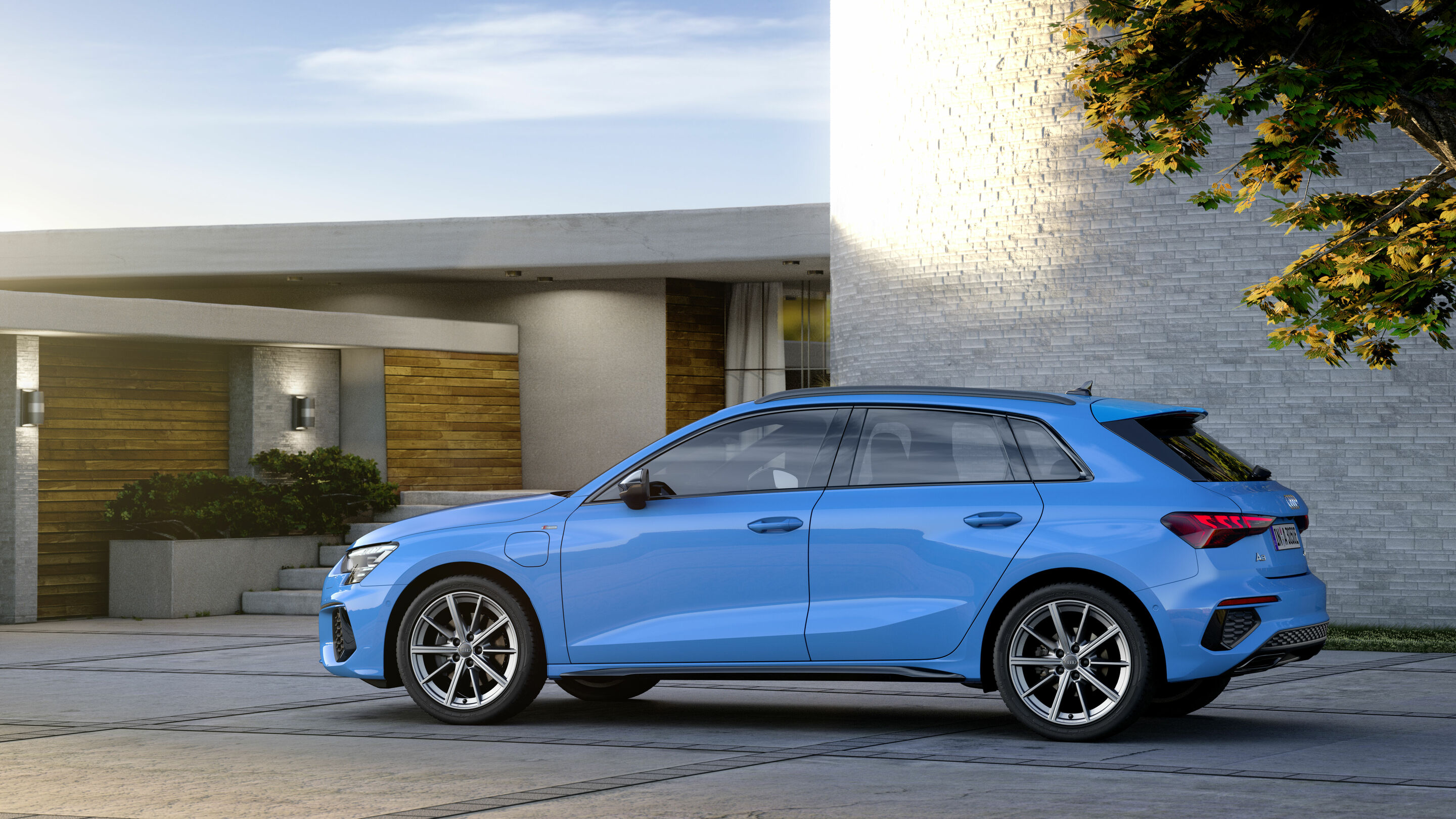 Audi A3 Sportback 40 TFSI e - Standaufnahme,
Farbe: Turboblau