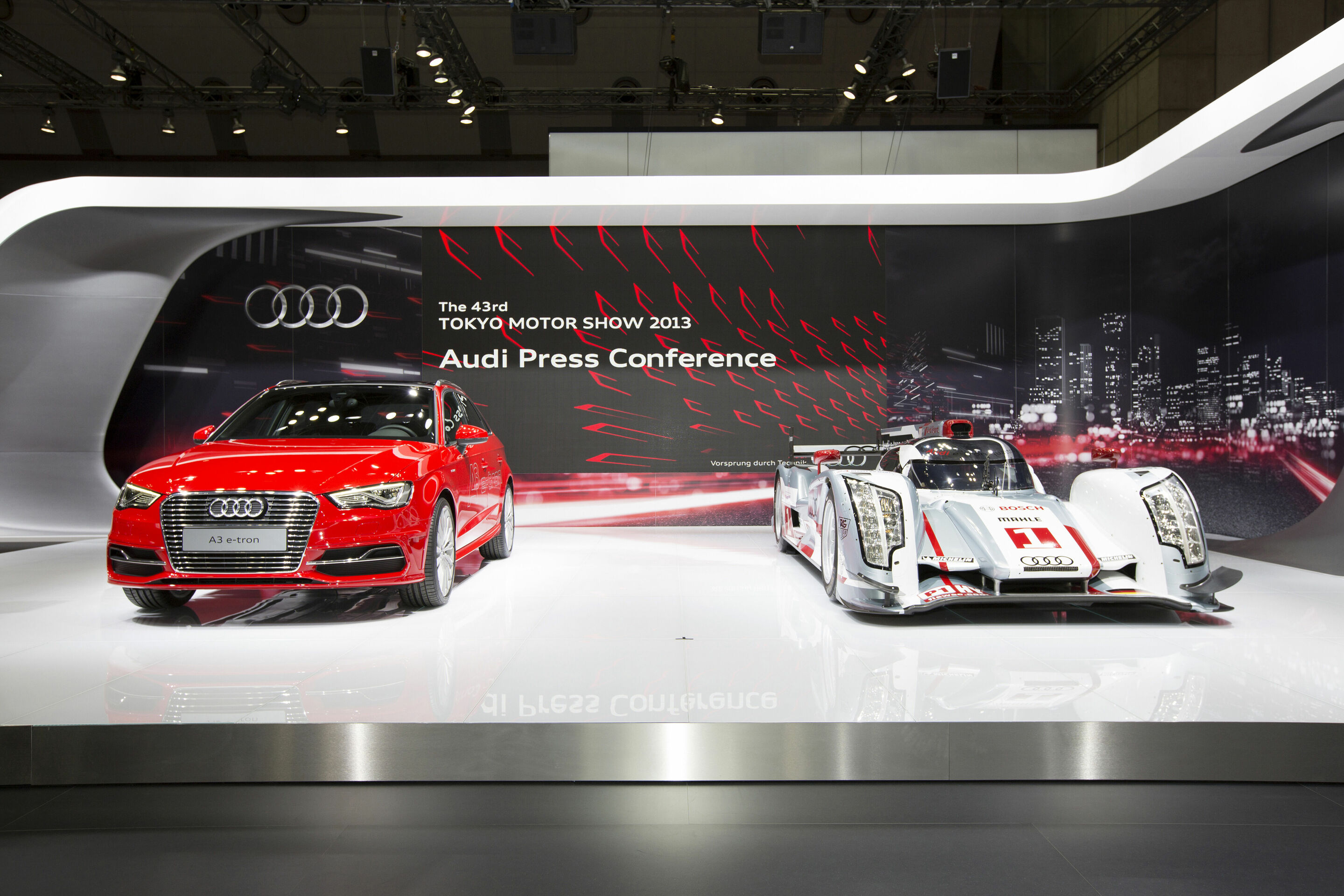 Tokyo Motorshow 2013 - Audi A3 Sportback e-tron, Audi R18 e-tron quattro