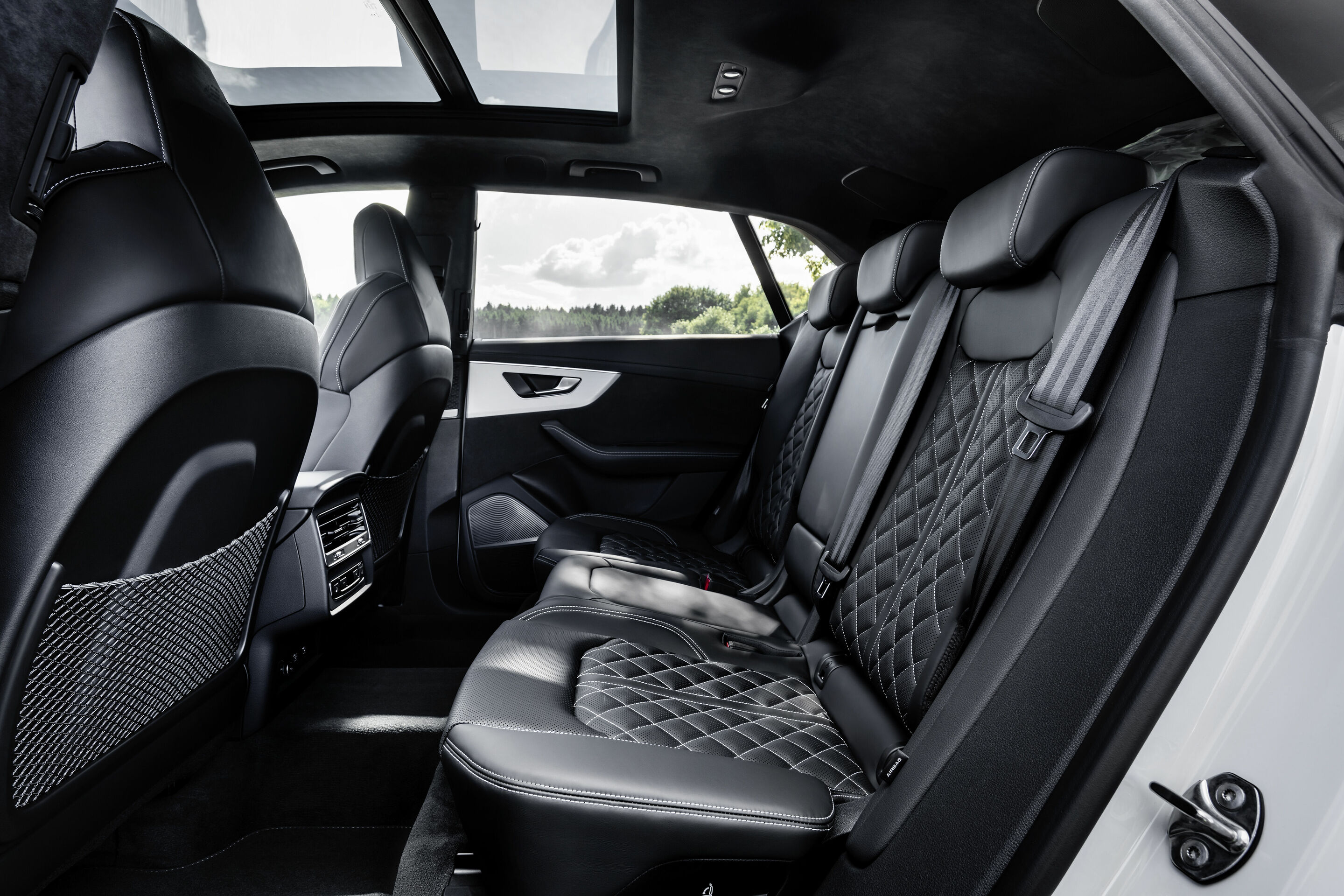 Audi Q8 60 TFSI e quattro - Interior
Color: Glacier white