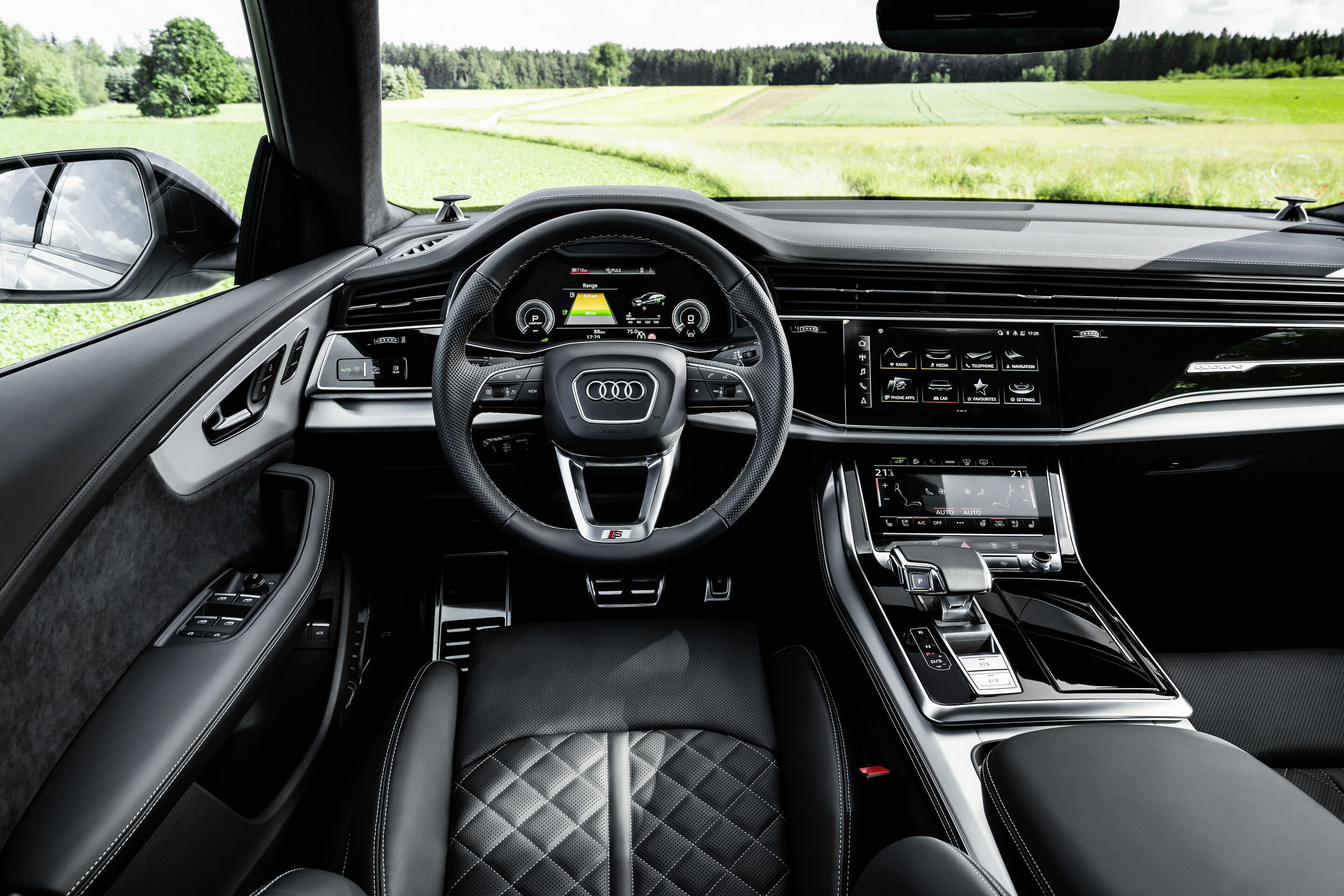 Audi Q8 60 TFSI e quattro - Cockpit
Farbe: Gletscherweiß