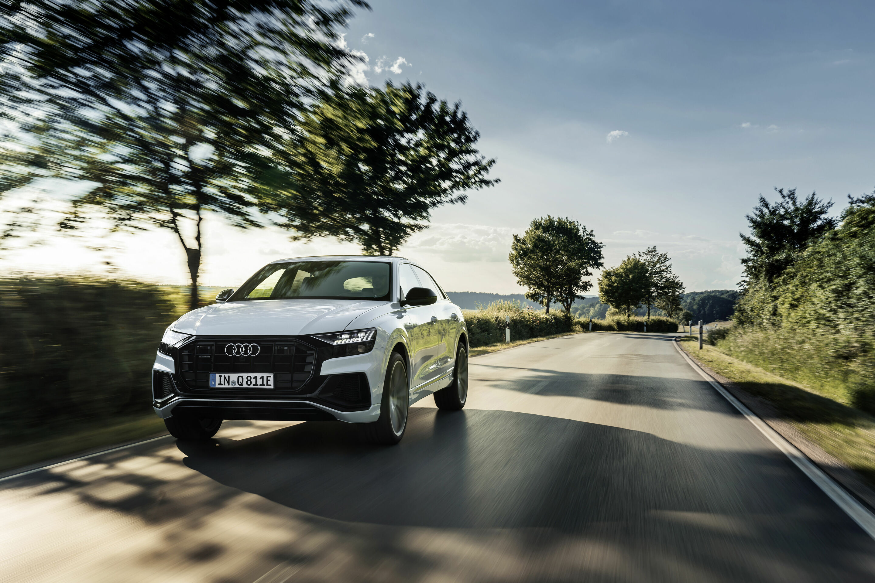Audi Q8 60 TFSI e quattro - Fahraufnahme
Farbe: Gletscherweiß