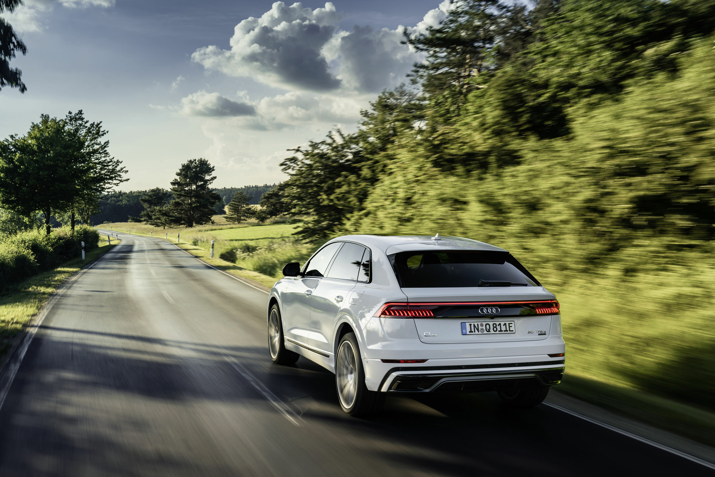 Audi Q8 60 TFSI e quattro - Fahraufnahme
Farbe: Gletscherweiß