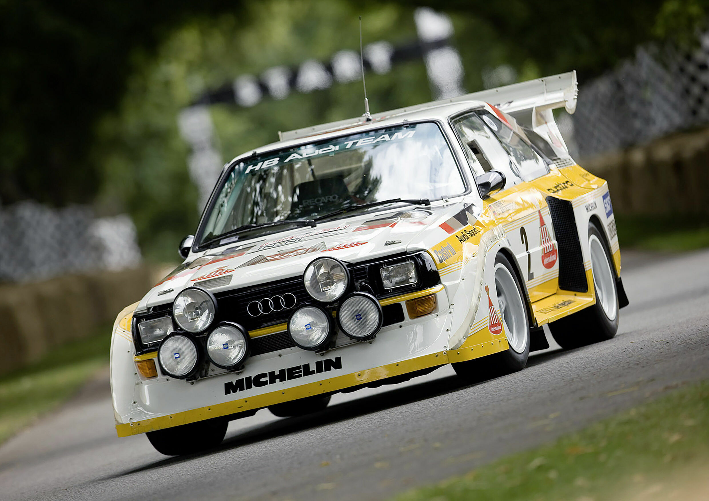 40 Jahre, 40 Zahlen, 40 Bilder: Fakten und  Buntes zur quattro-Technologie von Audi - 3,1 Sekunden brauchte der Sport quattro S1 mit der mittleren Schaltgetriebe-Übersetzung, um von null auf 100 km/h zu beschleunigen. Das Rallyeauto, das Audi 1985 erstmals...