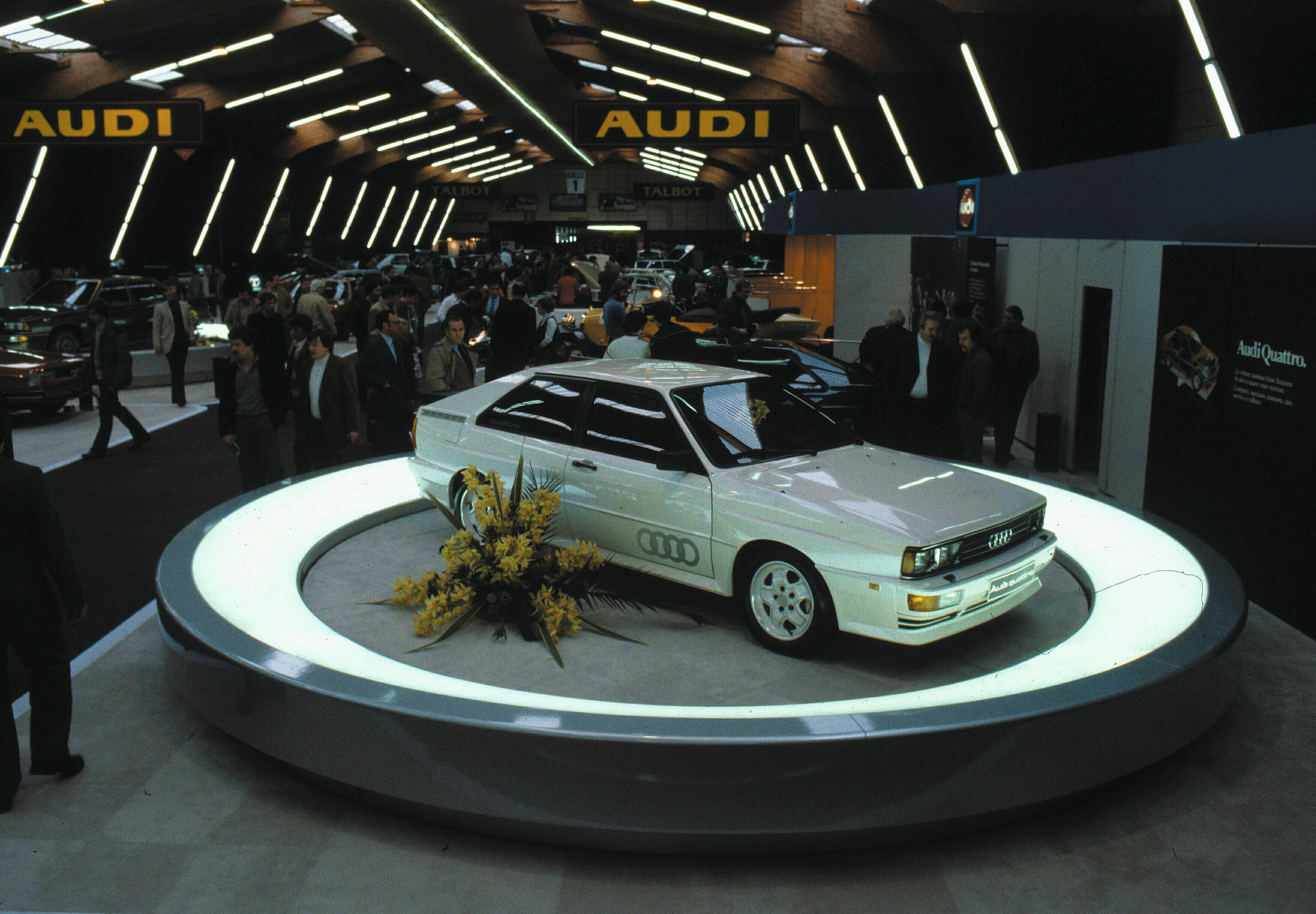40 Jahre, 40 Zahlen, 40 Bilder: Fakten und  Buntes zur quattro-Technologie von Audi - 200 PS (147 kW) hatte der Ur-quattro – das war vor 40 Jahren ein echter Sportwagen-Wert. Der Porsche 911 SC kam zu diesem Zeitpunkt gerade mal auf vier PS mehr.