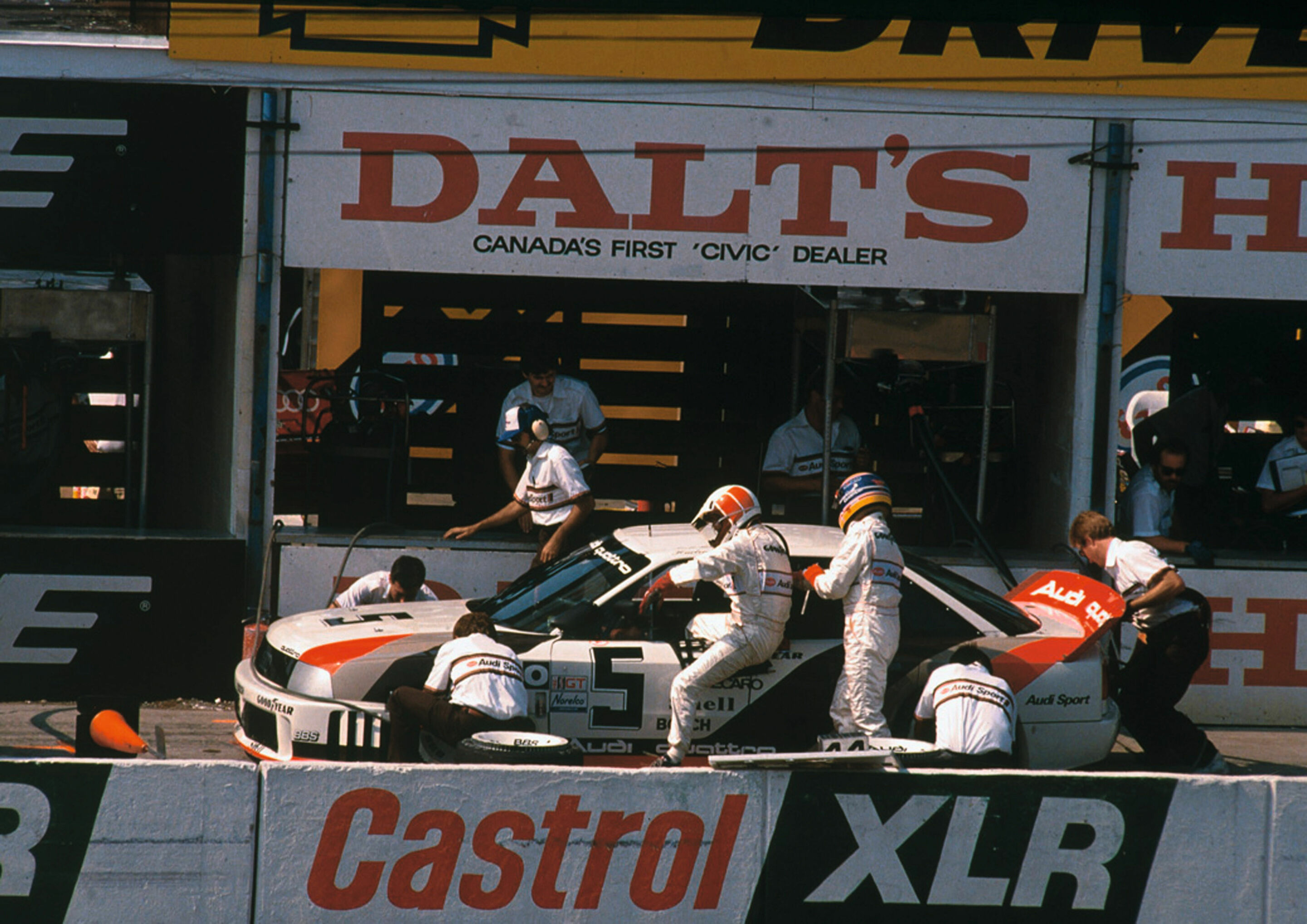 40 Jahre, 40 Zahlen, 40 Bilder: Fakten und  Buntes zur quattro-Technologie von Audi - Etwa 720 PS (530 kW) leistete der Fünfzylinder-Turbo im Audi 90 quattro, der 1989 in der IMSA GTO-Serie antrat – der 2,2 Liter-Vierventiler holte somit aus jedem Liter...