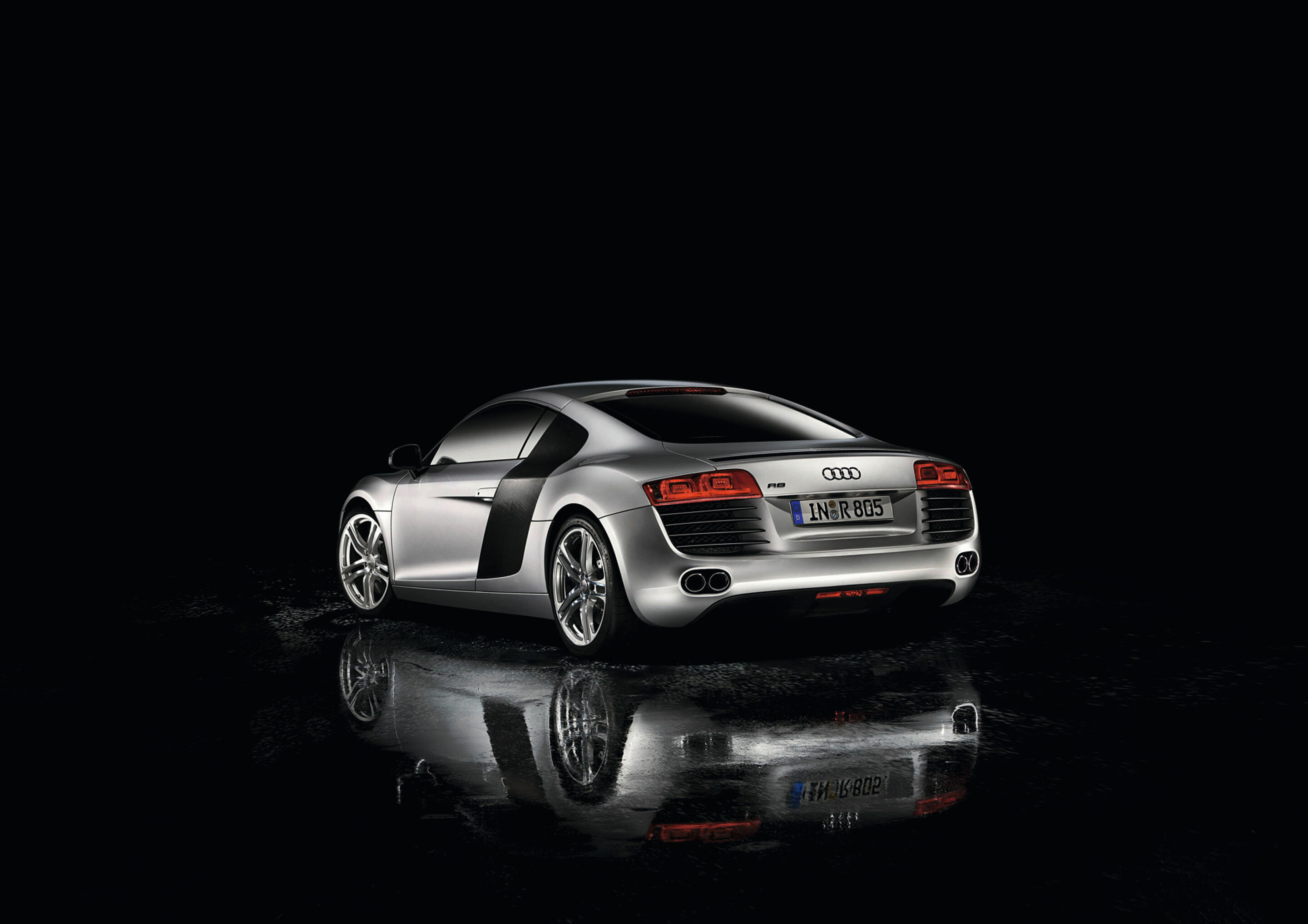 40 Jahre, 40 Zahlen, 40 Bilder: Fakten und  Buntes zur quattro-Technologie von Audi - 2007 startete der Hochleistungssportwagen Audi R8 (((Audi R8: Kraftstoffverbrauch kombiniert l/100 km: 13,6 – 13,0; CO2-Emission kombiniert g/km: 311 – 297))) in seiner...