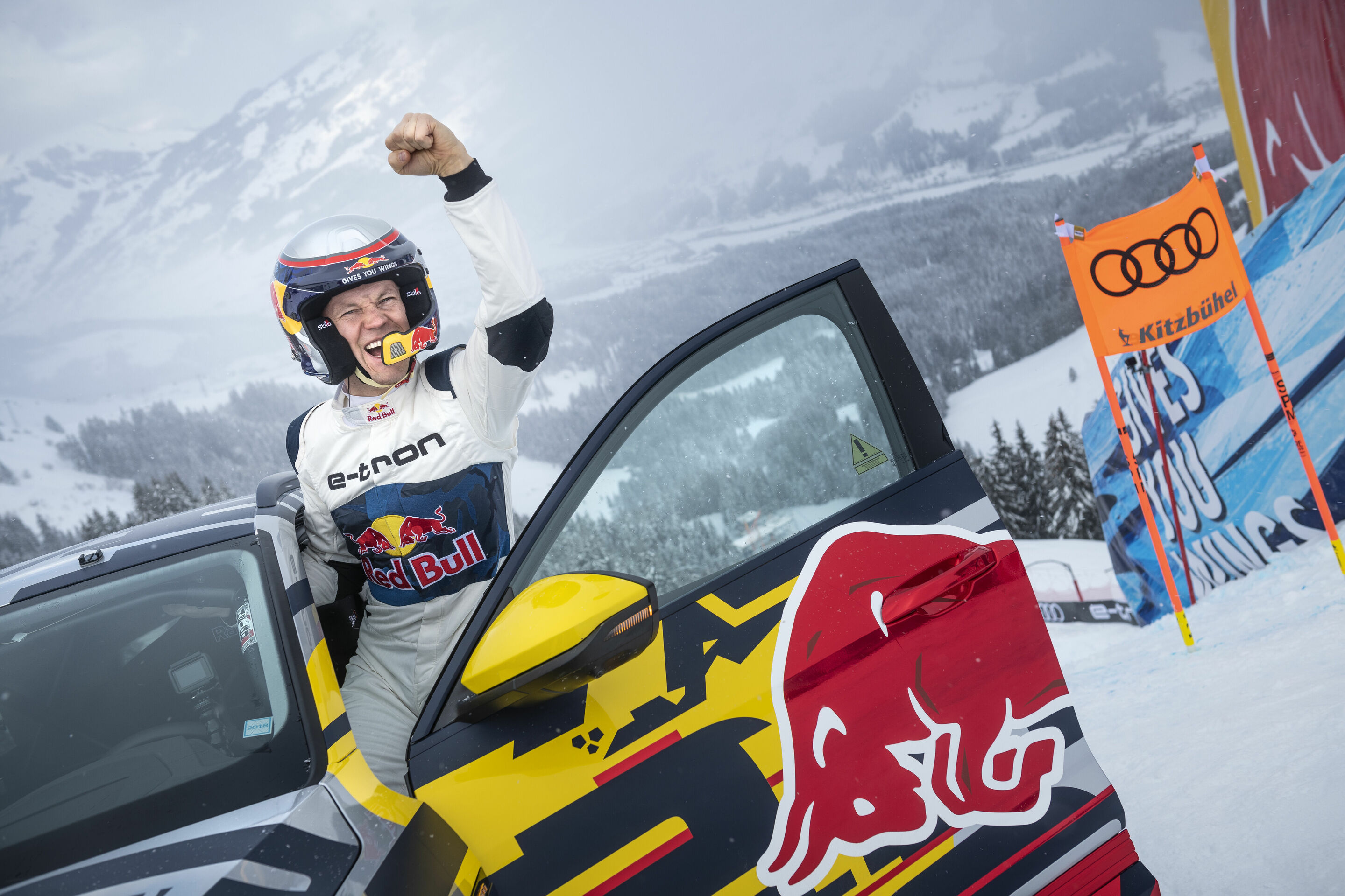 40 Jahre, 40 Zahlen, 40 Bilder: Fakten und  Buntes zur quattro-Technologie von Audi - 2019 fuhr Rundstrecken- und Rallyecross- Champion Mattias Ekström einen Teil der verschneiten Skirennstrecke „Streif“ bei Kitzbühel bergauf. Mit einem Audi e-tron quattro...