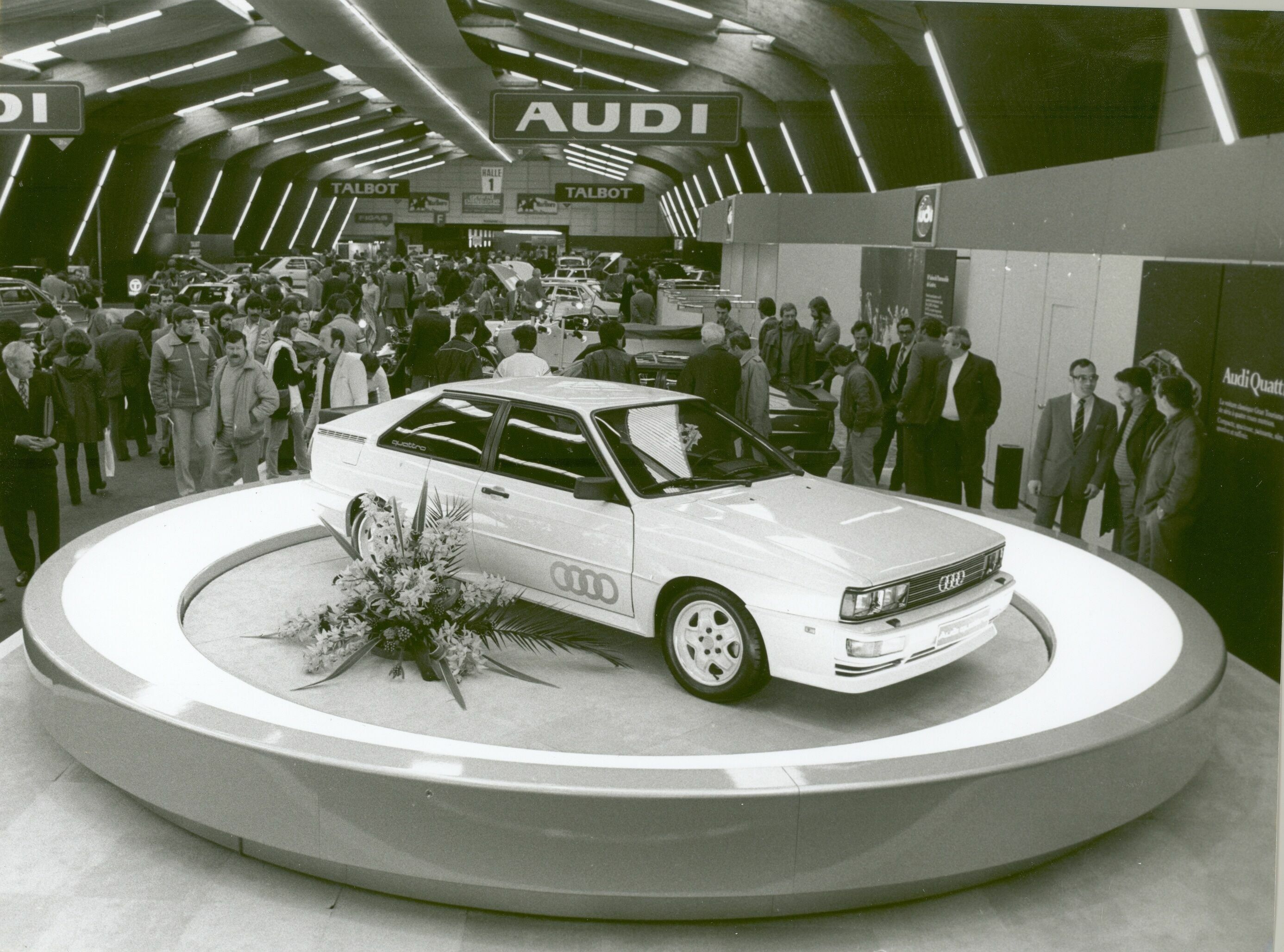 40 Jahre, 40 Zahlen, 40 Bilder: Fakten und  Buntes zur quattro-Technologie von Audi - 49.900 Mark betrug der Grundpreis des Audi Ur-quattro bei seiner Markteinführung 1980. Genau zum selben Preis bot Porsche den 911 SC an.