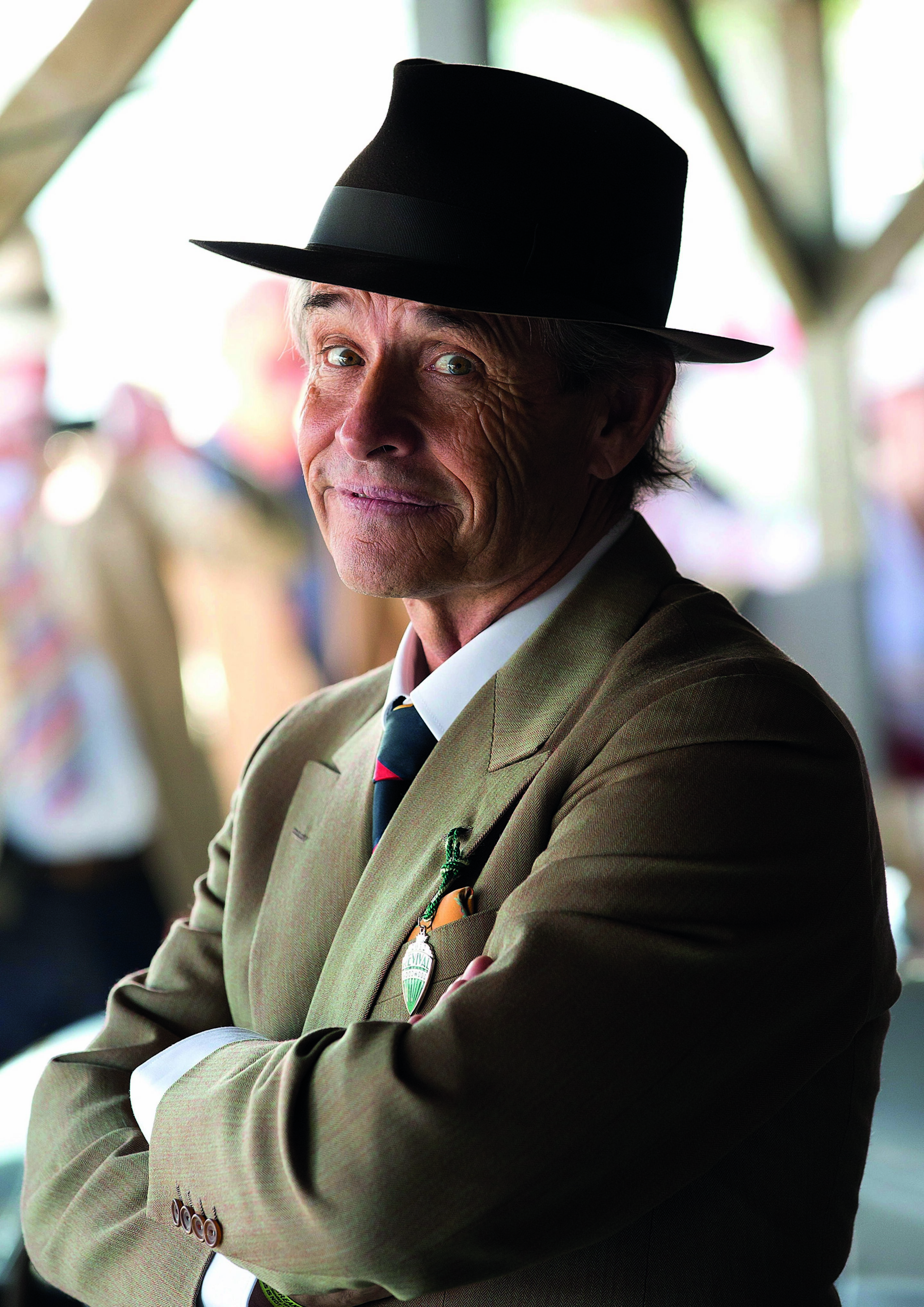 Audi Tradition beim Goodwood Revival - Smart: Formel 1 Legende Jacky Ickx im zeitgenössischen Outfit bevor er in einen der Auto Union Rennwagen stieg.