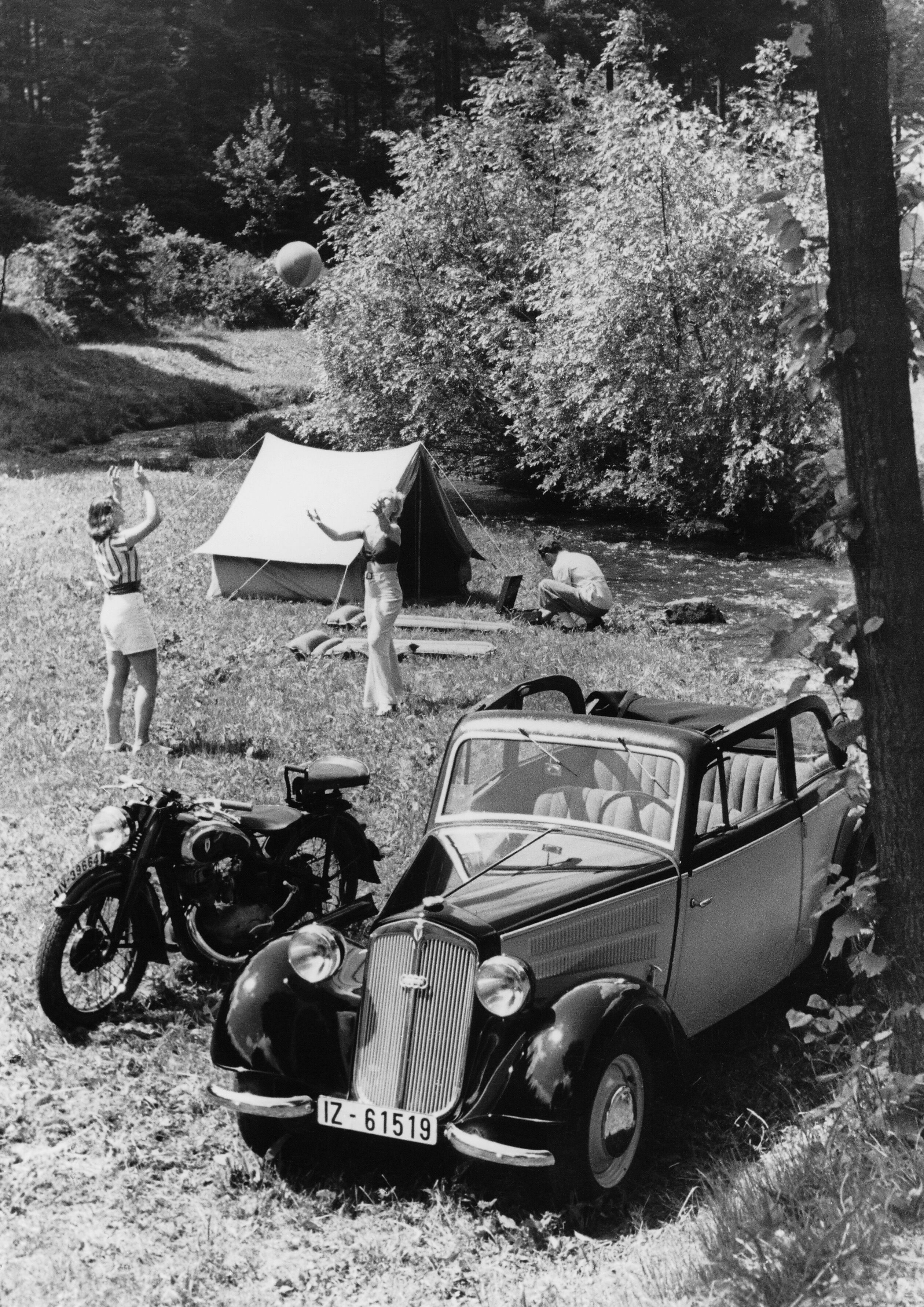 DKW F8 Meisterklasse, Cabrio-Limousine viersitzig, 700 ccm, Zweizylinder-Zweitaktmotor, quer eingebaut, Frontantrieb, 20 PS.