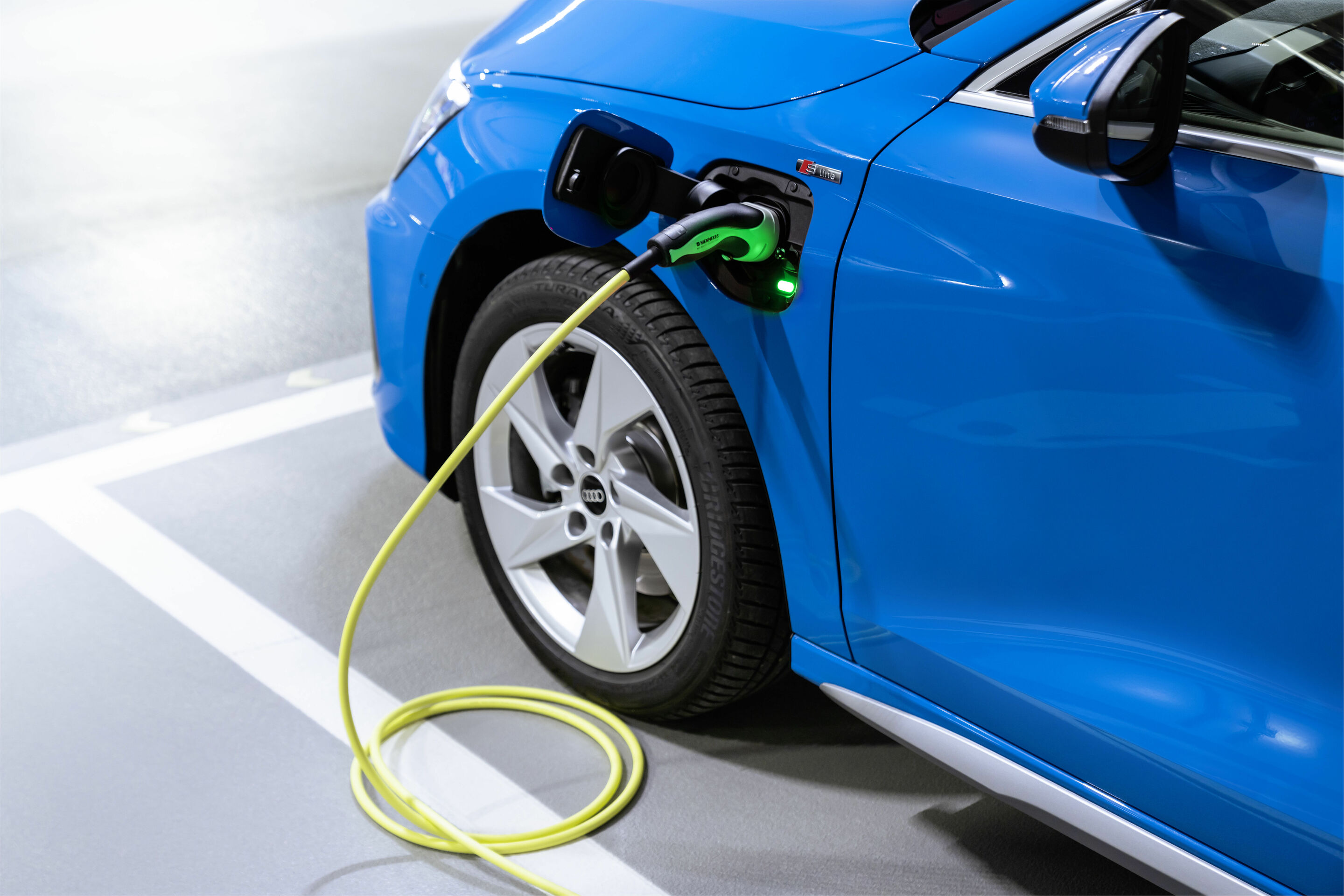 Audi A3 Sportback TFSI e - Ladevorgang
Farbe: Turboblau