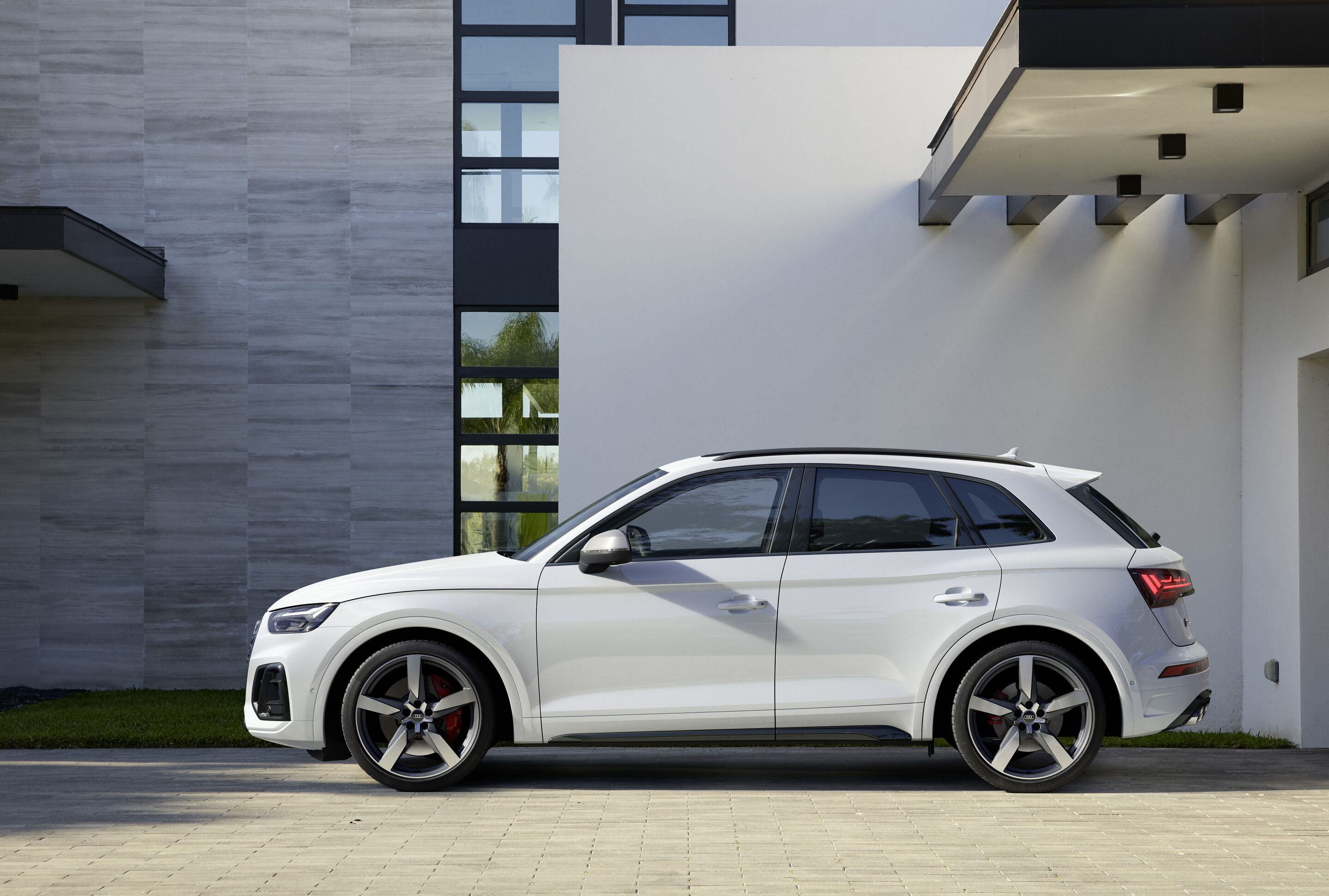 Audi SQ5 TDI (bis 2024) - Standaufnahme,
Farbe: Gletscherweiß