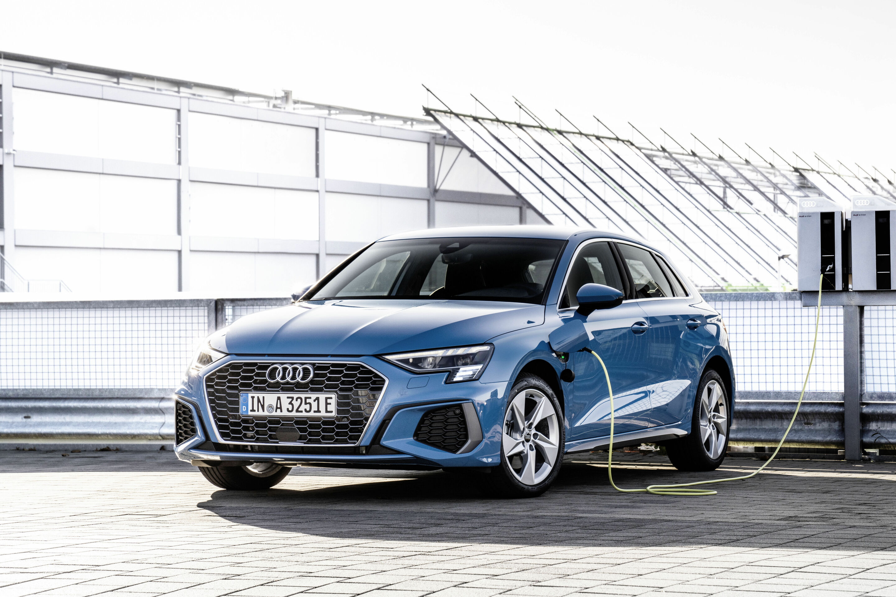 Audi A3 Sportback TFSI e - Ladevorgang
Farbe: Turboblau