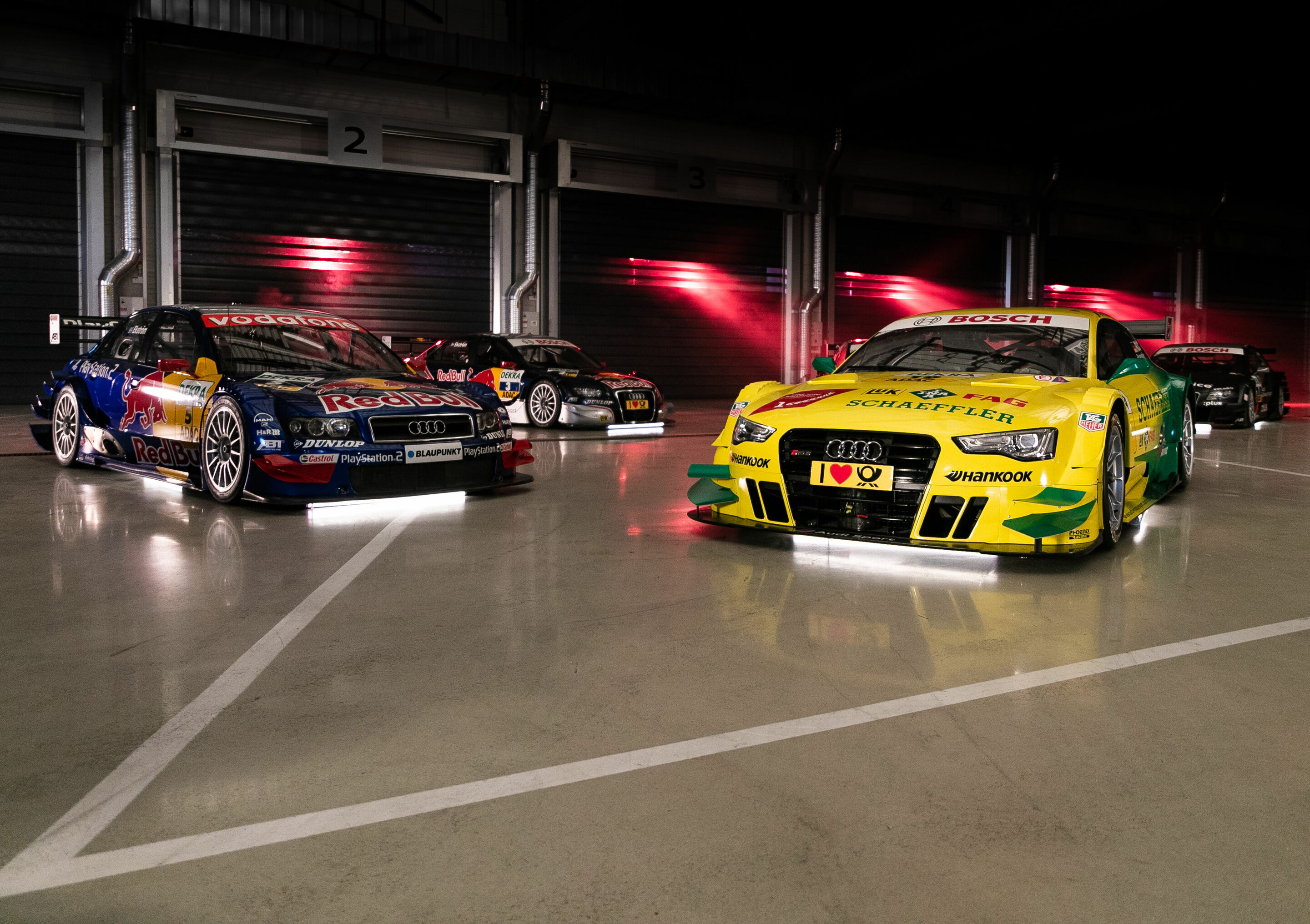 Audi DTM Champions - Audi A4 DTM 2004, Audi RS 5 DTM 2013