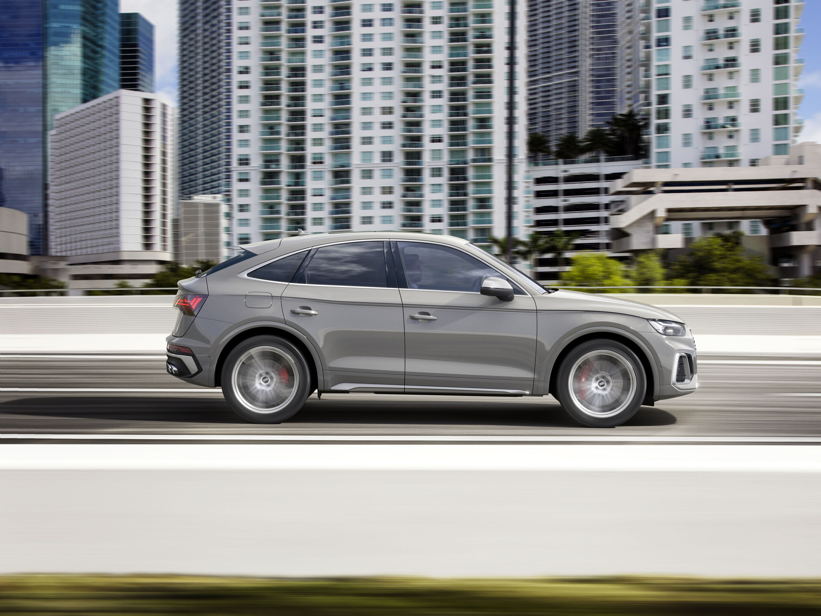 Audi SQ5 Sportback TDI (until 2024) - Dynamic photo,
Colour: Quantum gray