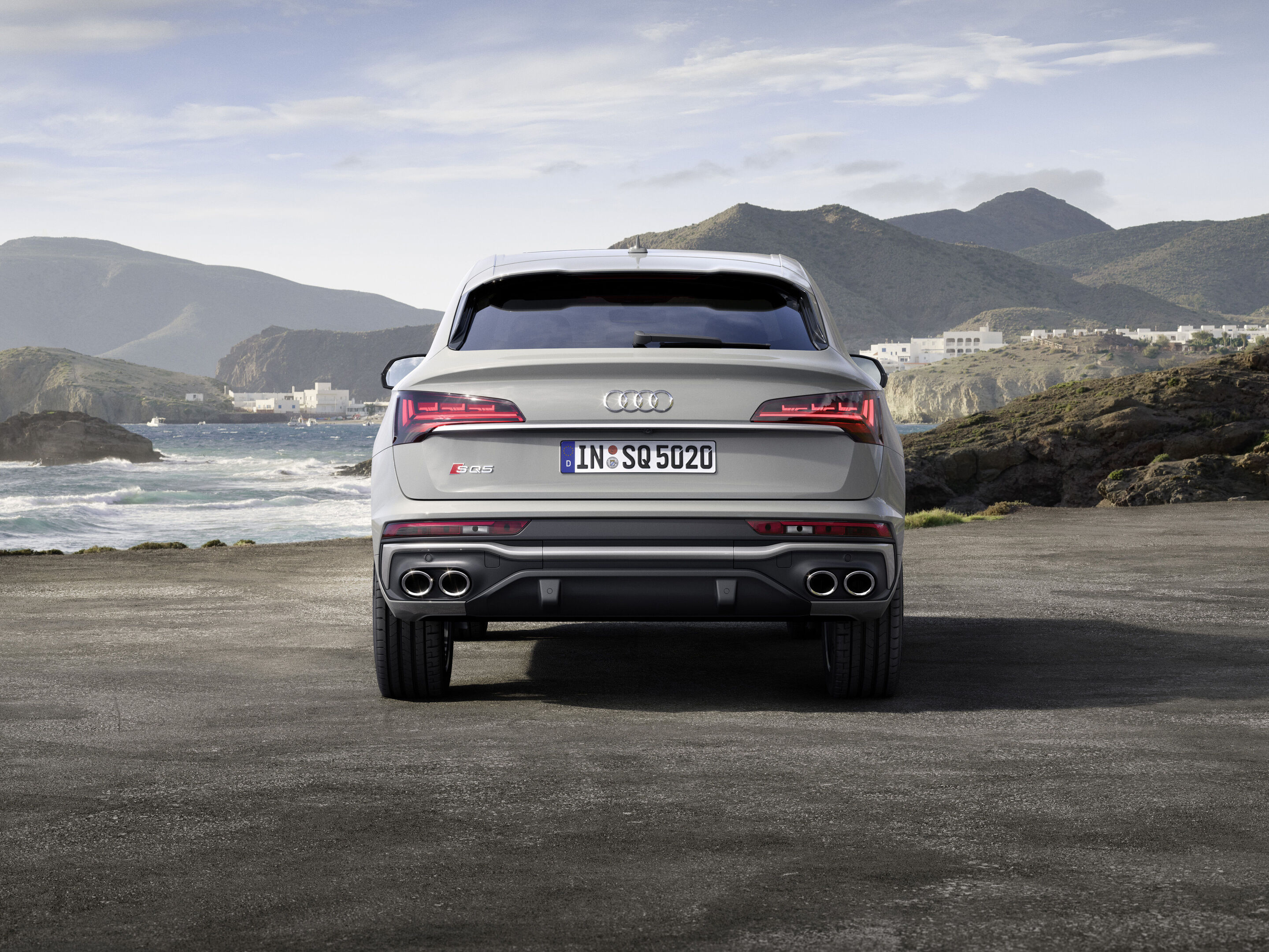 Audi SQ5 Sportback TDI (until 2024) - Audi SQ5 Sportback TDI with digital OLED rear lights. Static photo, colour: Quantum gray