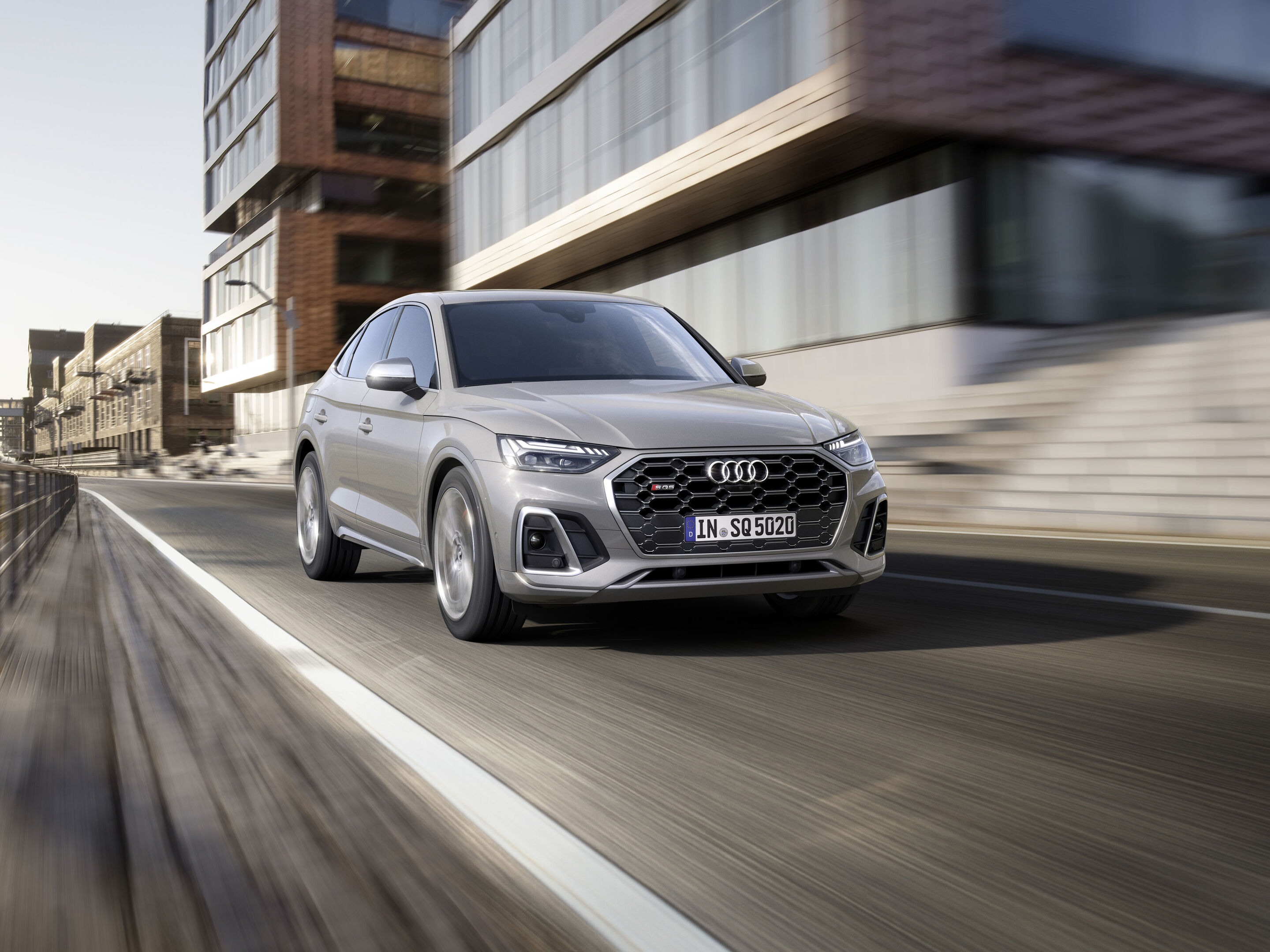 Audi SQ5 Sportback TDI (until 2024) - Dynamic photo,
Colour: Quantum gray