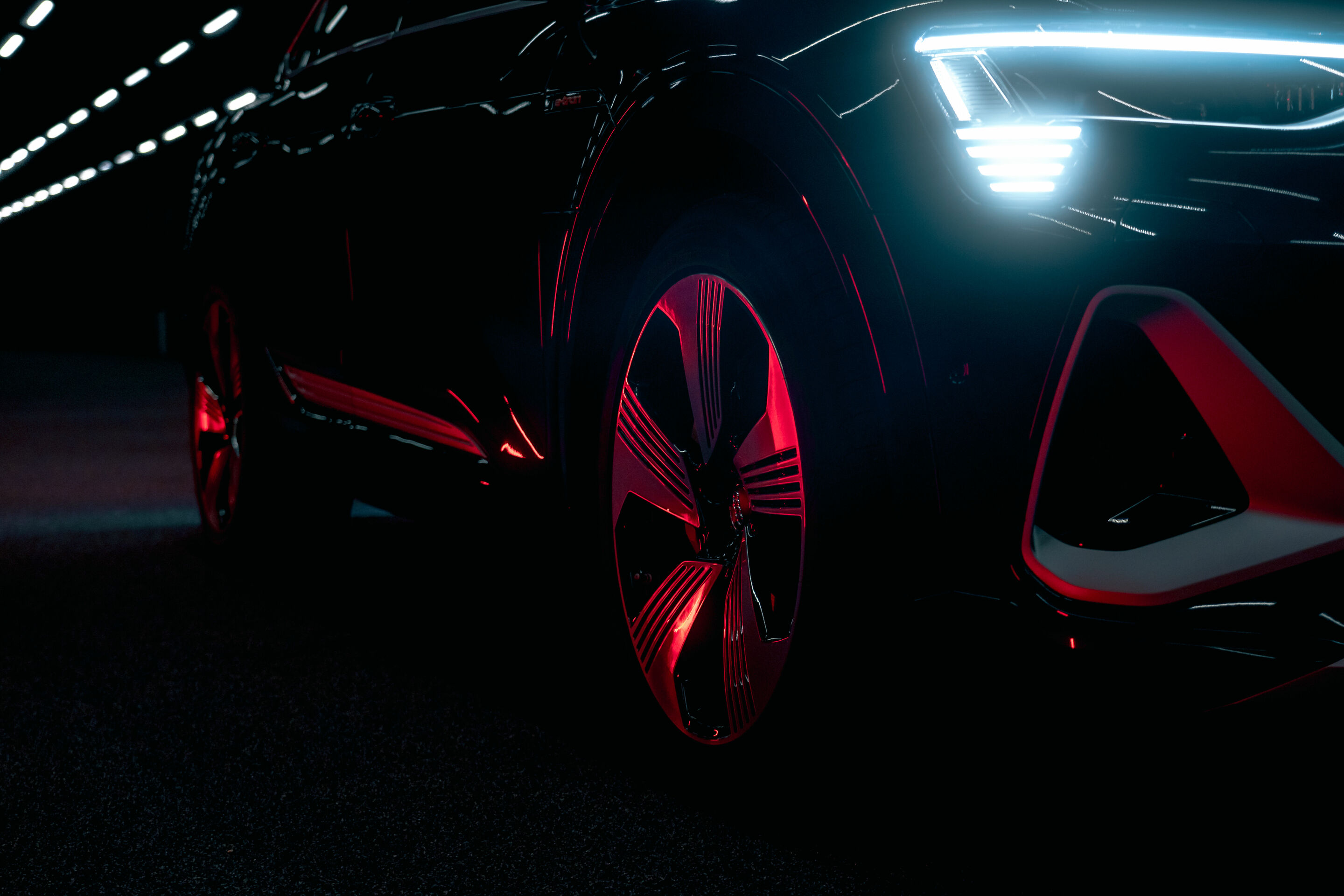Audi e-tron Sportback 55 quattro with digital matrix LED headlights in the Audi light tunnel - Audi e-tron Sportback 55 quattro with digital matrix LED headlights in the Audi light tunnel