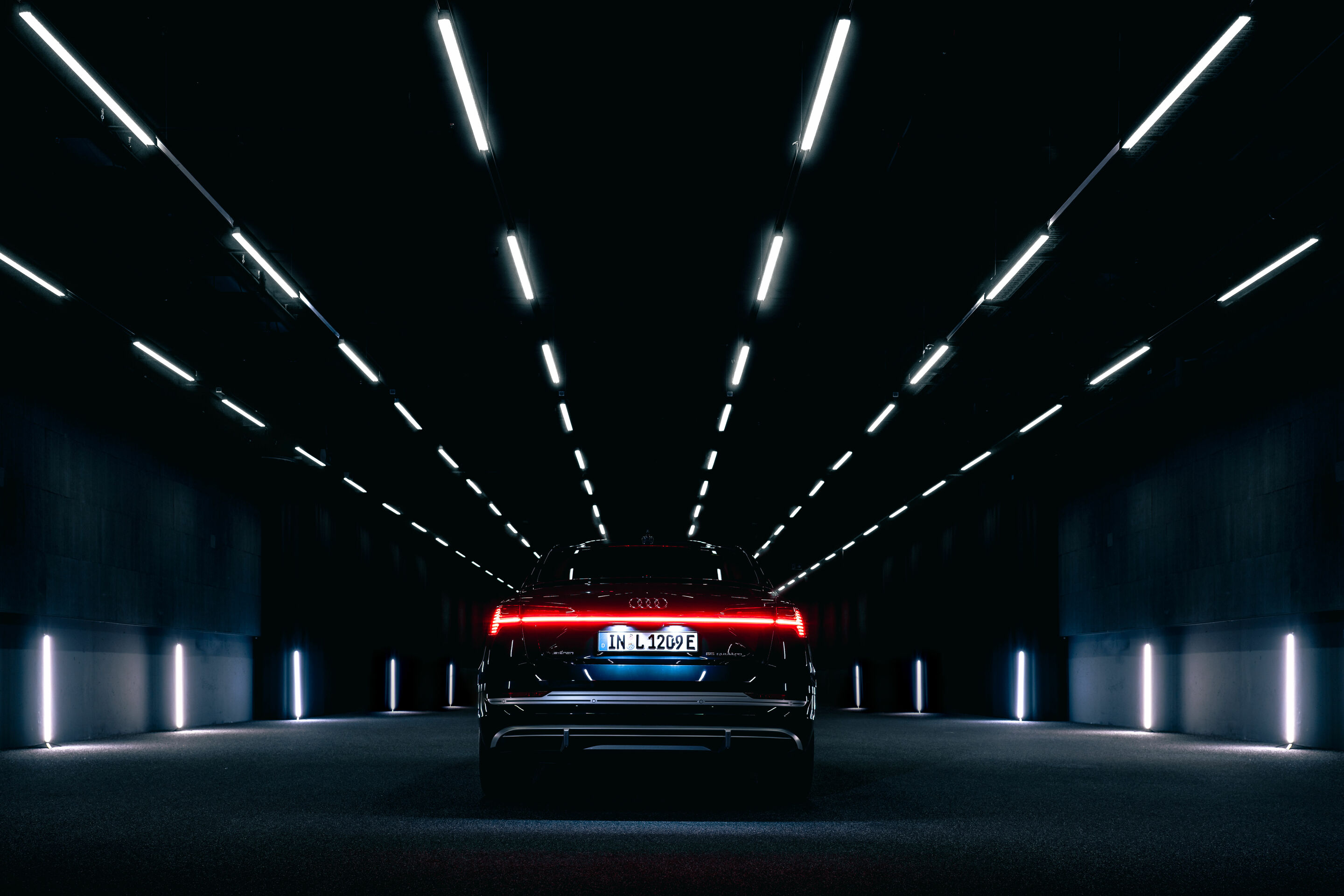 Audi e-tron Sportback 55 quattro im Audi Lichtkanal - Audi e-tron Sportback 55 quattro im Audi Lichtkanal
