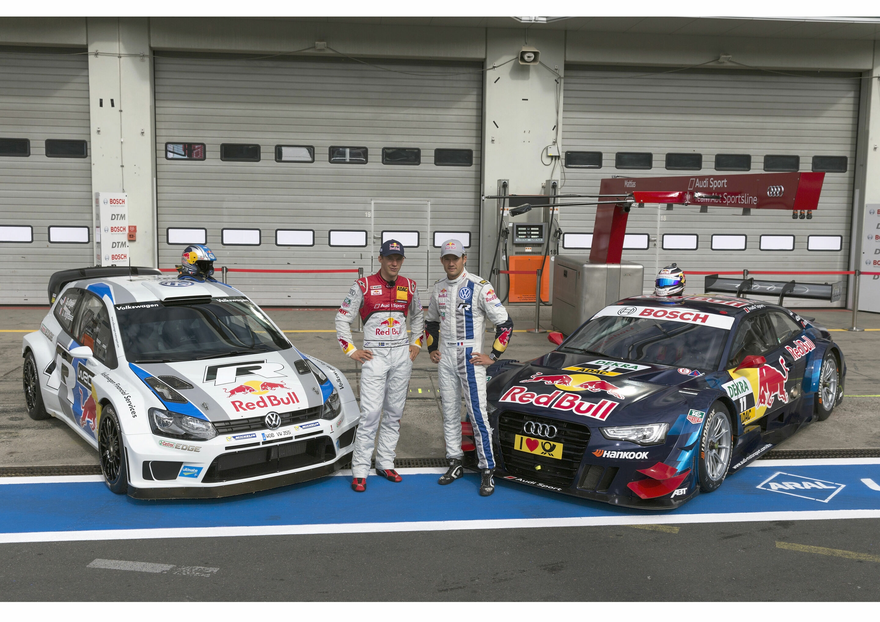 Rallye-Star Ogier im Audi RS 5 DTM - Mattias Ekström (links) und Sébastien Ogier mit dem Volkswagen Polo R WRC und dem Red Bull Audi RS 5 DTM
