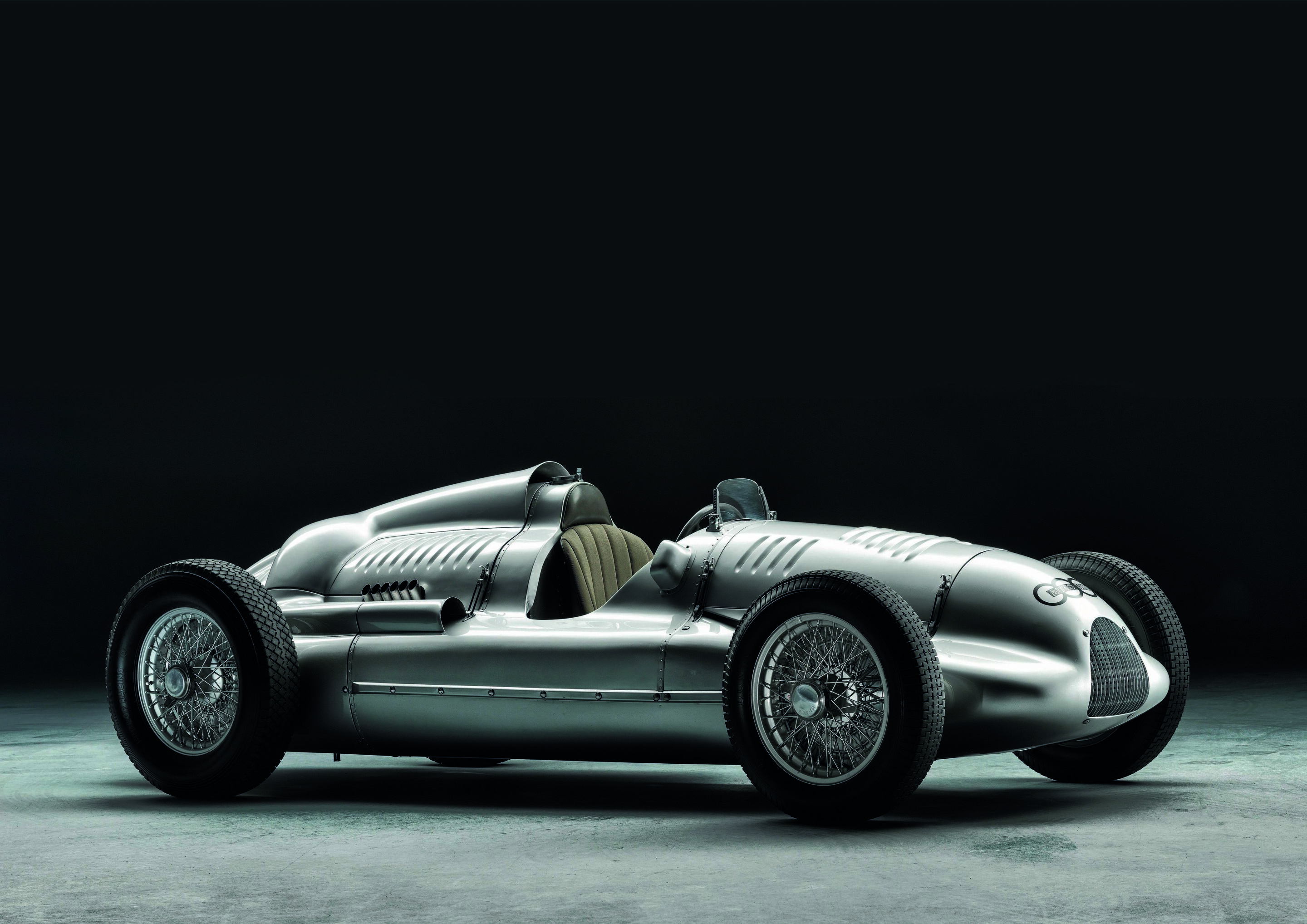 Audi Tradition in Goodwood: Revival der Silberpfeil-Ära - Beim Goodwood Revival zeigt Audi Tradition erstmalig den Auto Union Typ D Doppelkompressor von 1939, der vor wenigen Monaten erworben werden konnte.