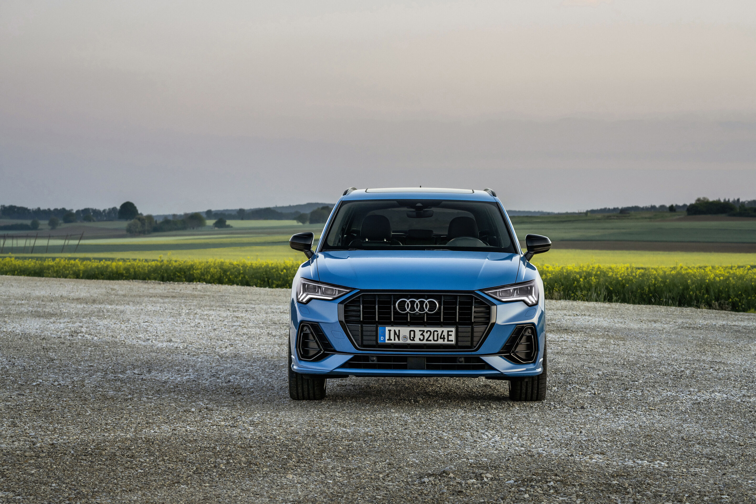 Audi Q3 45 TFSI e (until 2025) - Dynamic photo,
Colour: Turbo blue