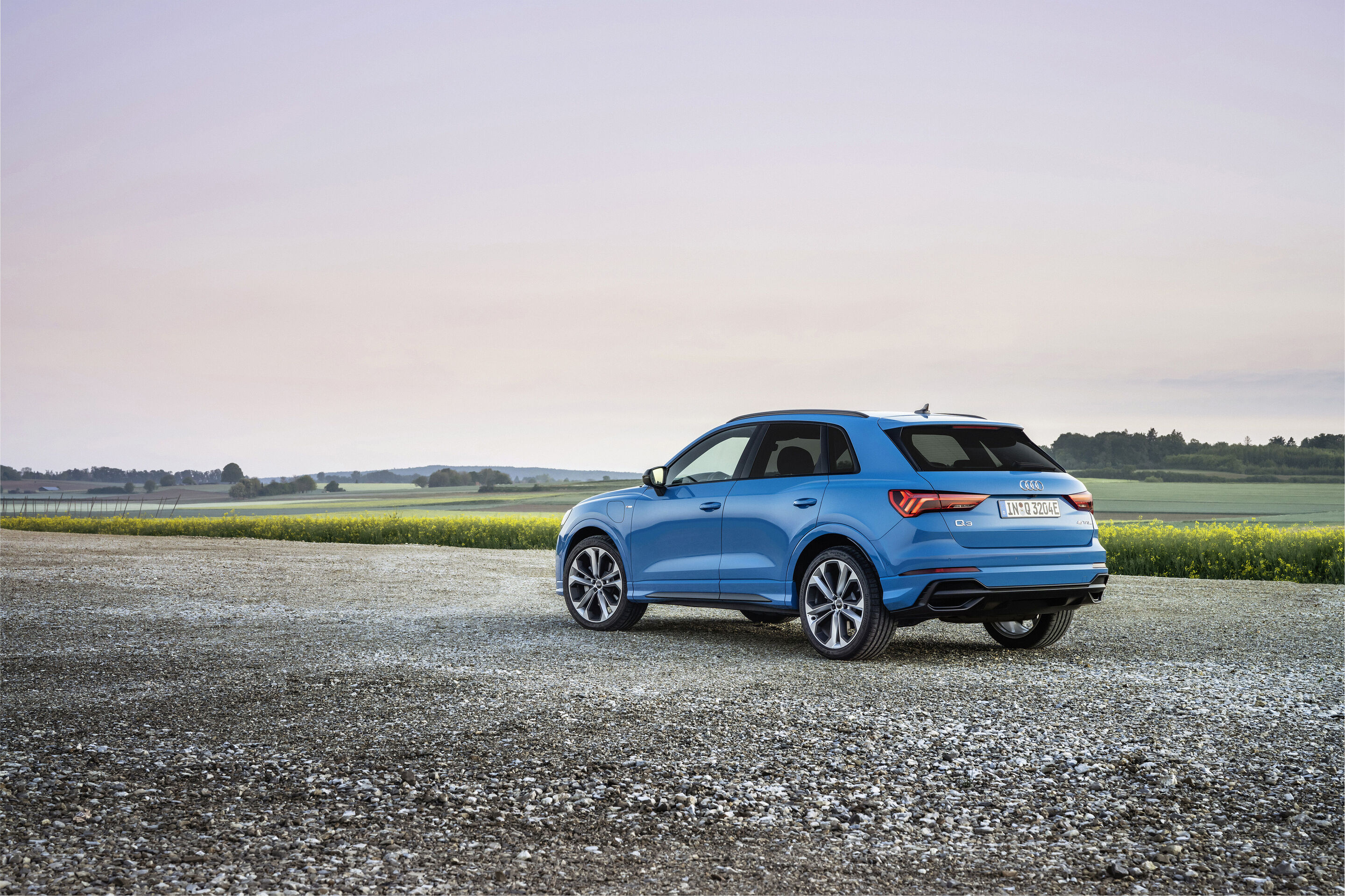 Audi Q3 45 TFSI e (until 2025) - Dynamic photo,
Colour: Turbo blue