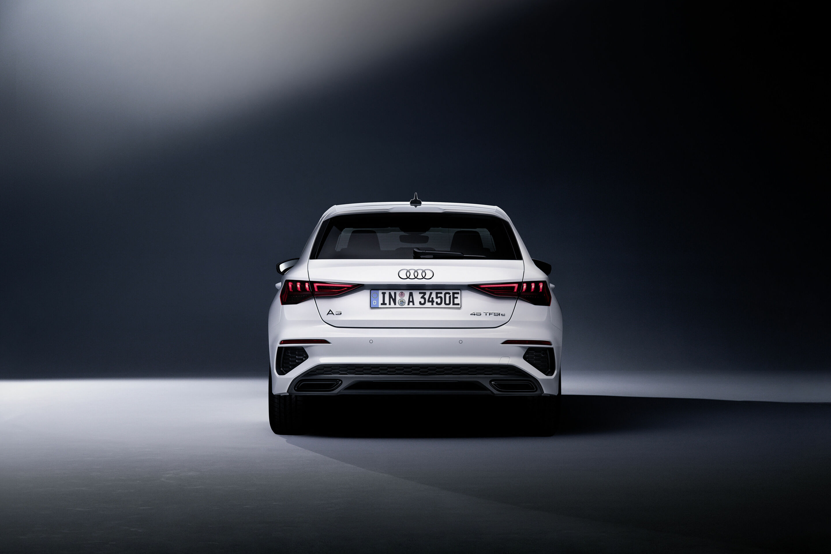 Audi A3 Sportback 45 TFSI e - Static photo,
Colour: Glacier white