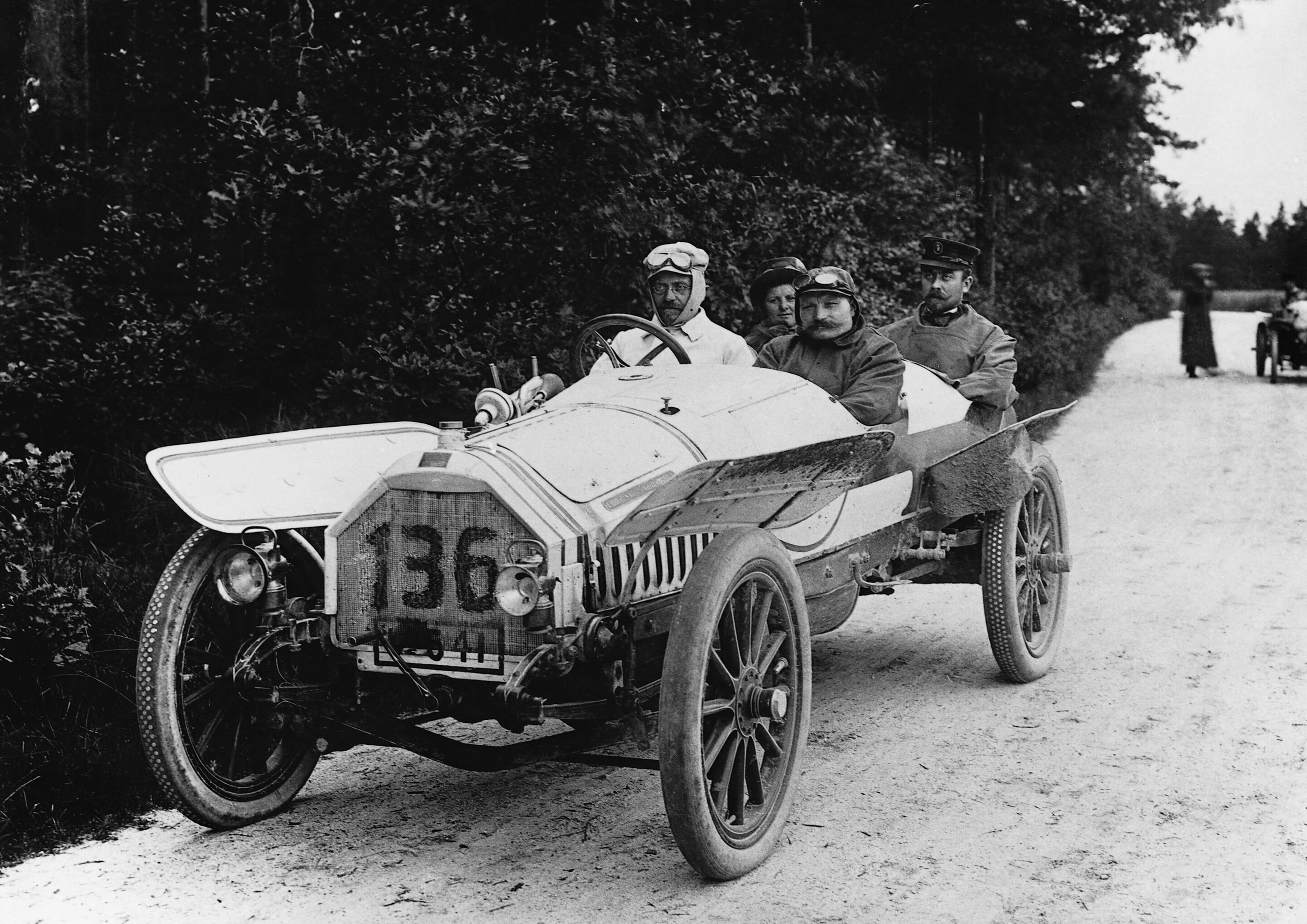 Horch 11/22 hp, "Torpedo", 2.7 l, 4 cylinder (inline), 22 hp, August Horch behind the wheel for the Prince Heinrich Run
