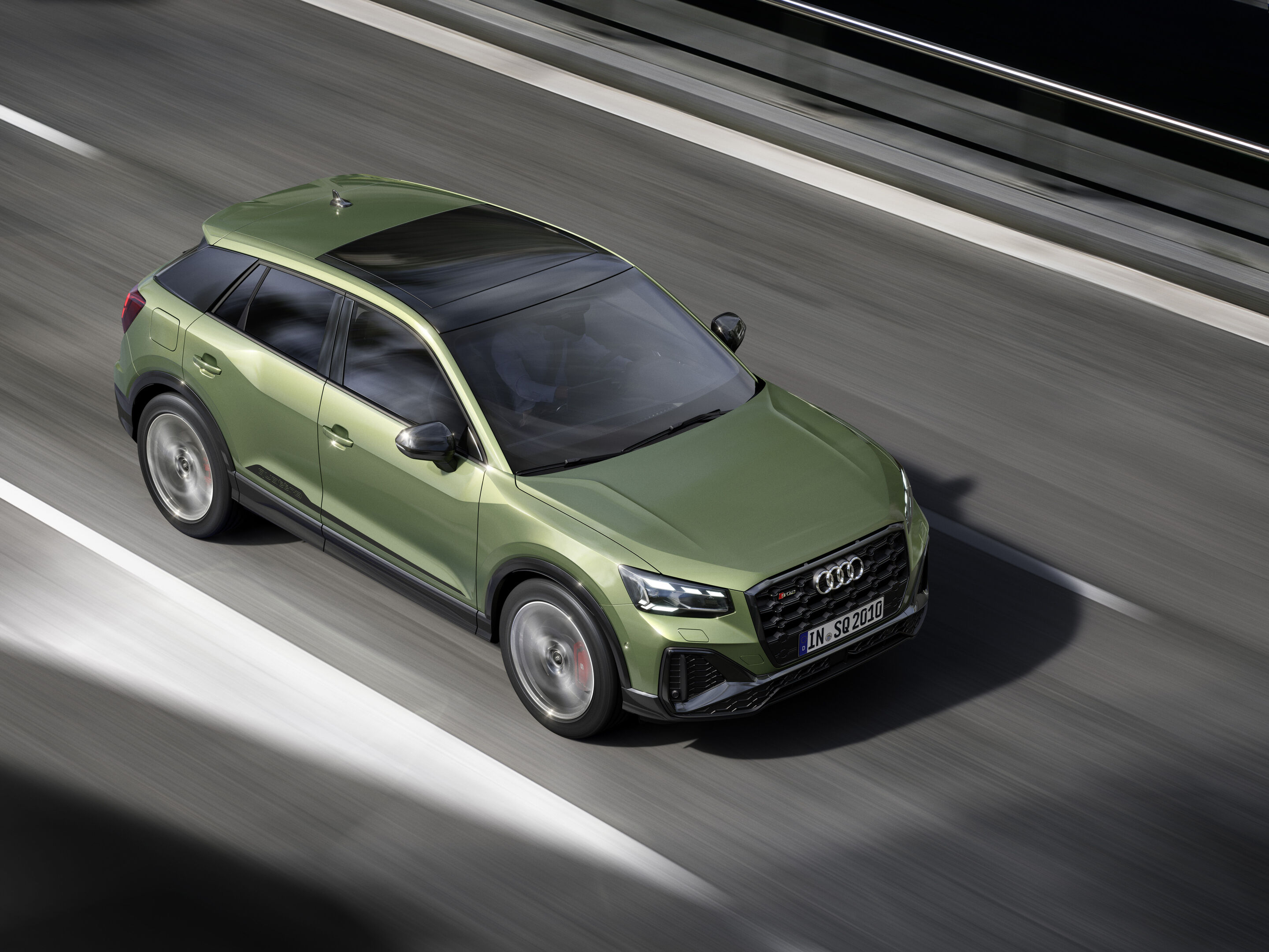 Audi SQ2 (bis 2026) - Fahraufnahme
Farbe: Apfelgrün Metallic