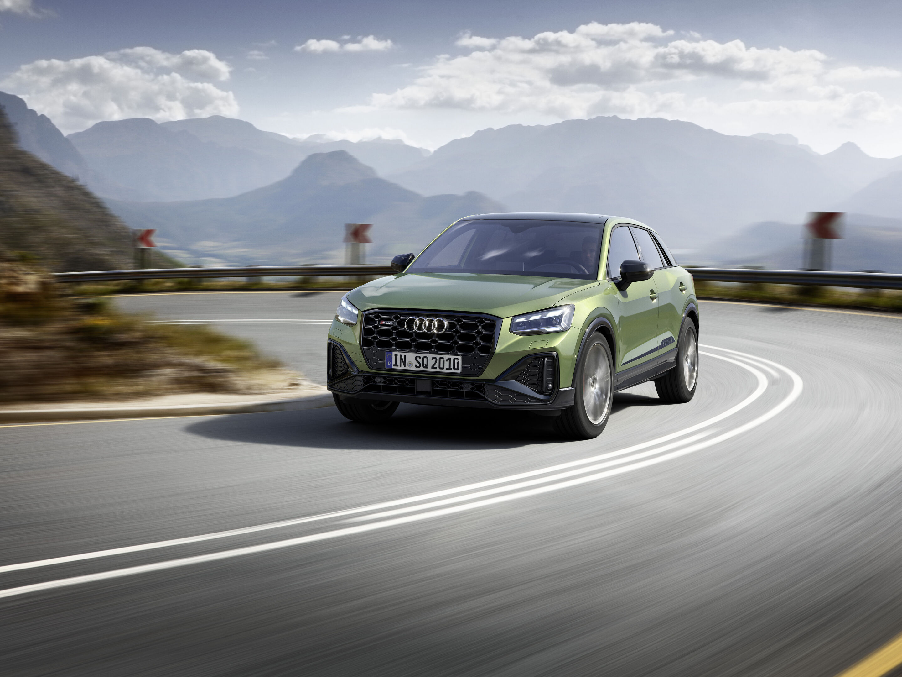 Audi SQ2 (bis 2026) - Fahraufnahme
Farbe: Apfelgrün Metallic
