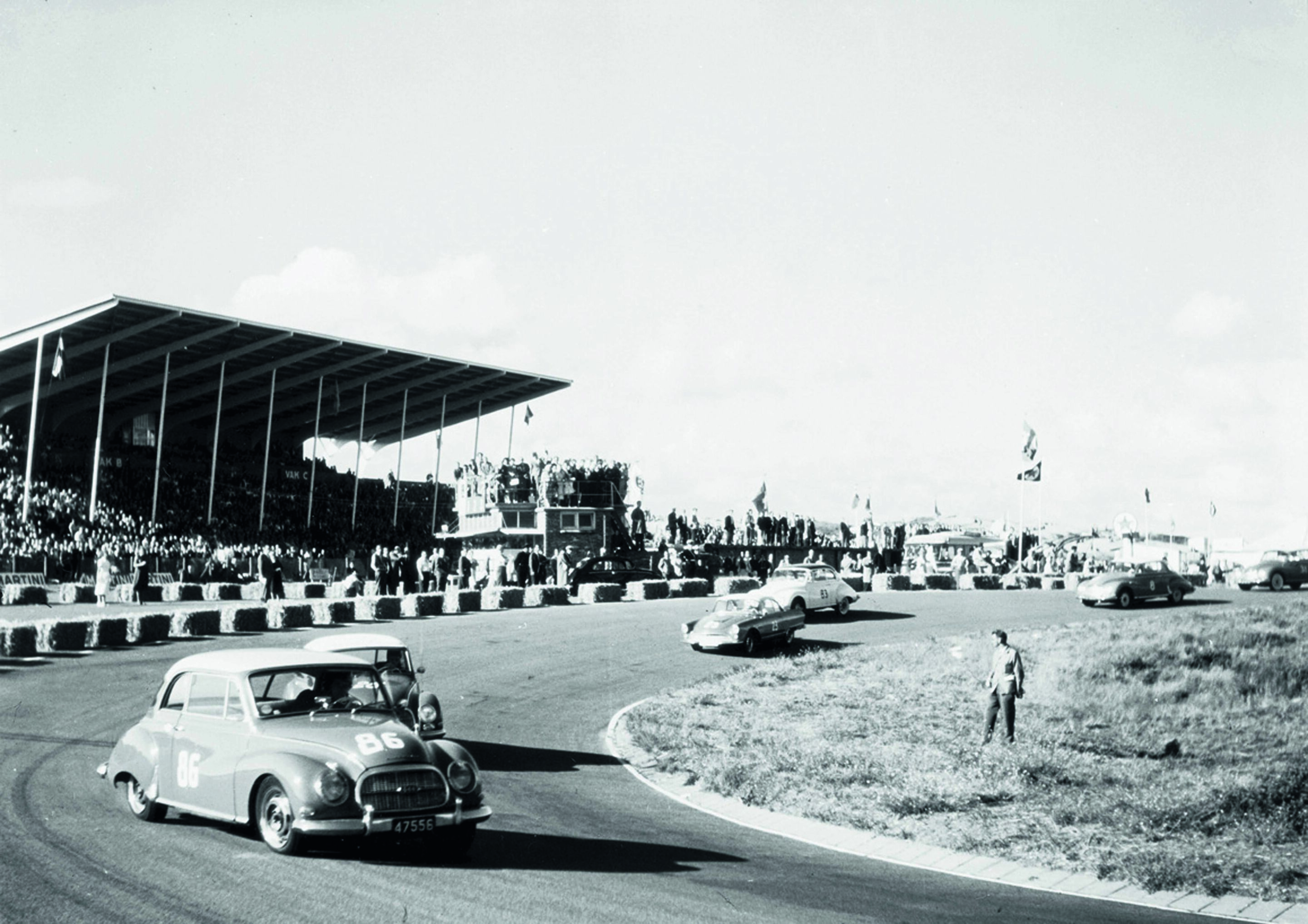 Jubiläumsmagazin Motorsport - DKW bei Tourenwagenrennen
