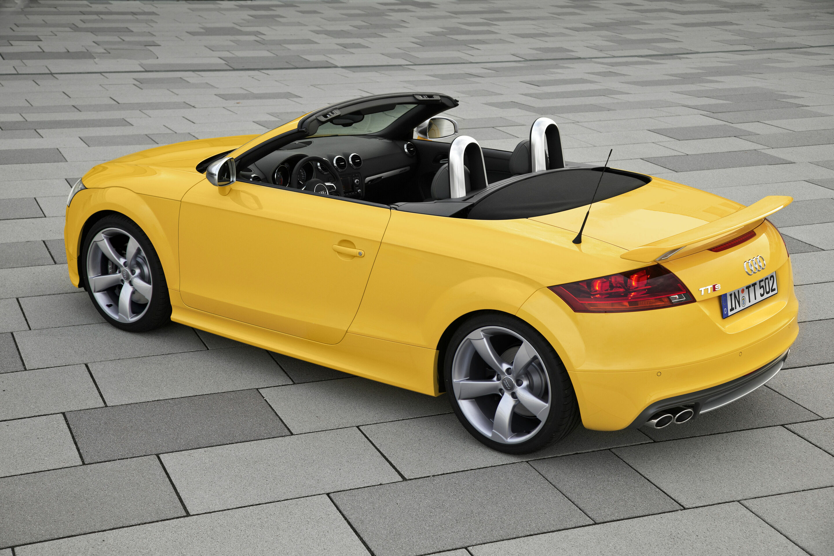 Audi TTS Roadster competition - Standaufnahme

Farbe: Imolagelb