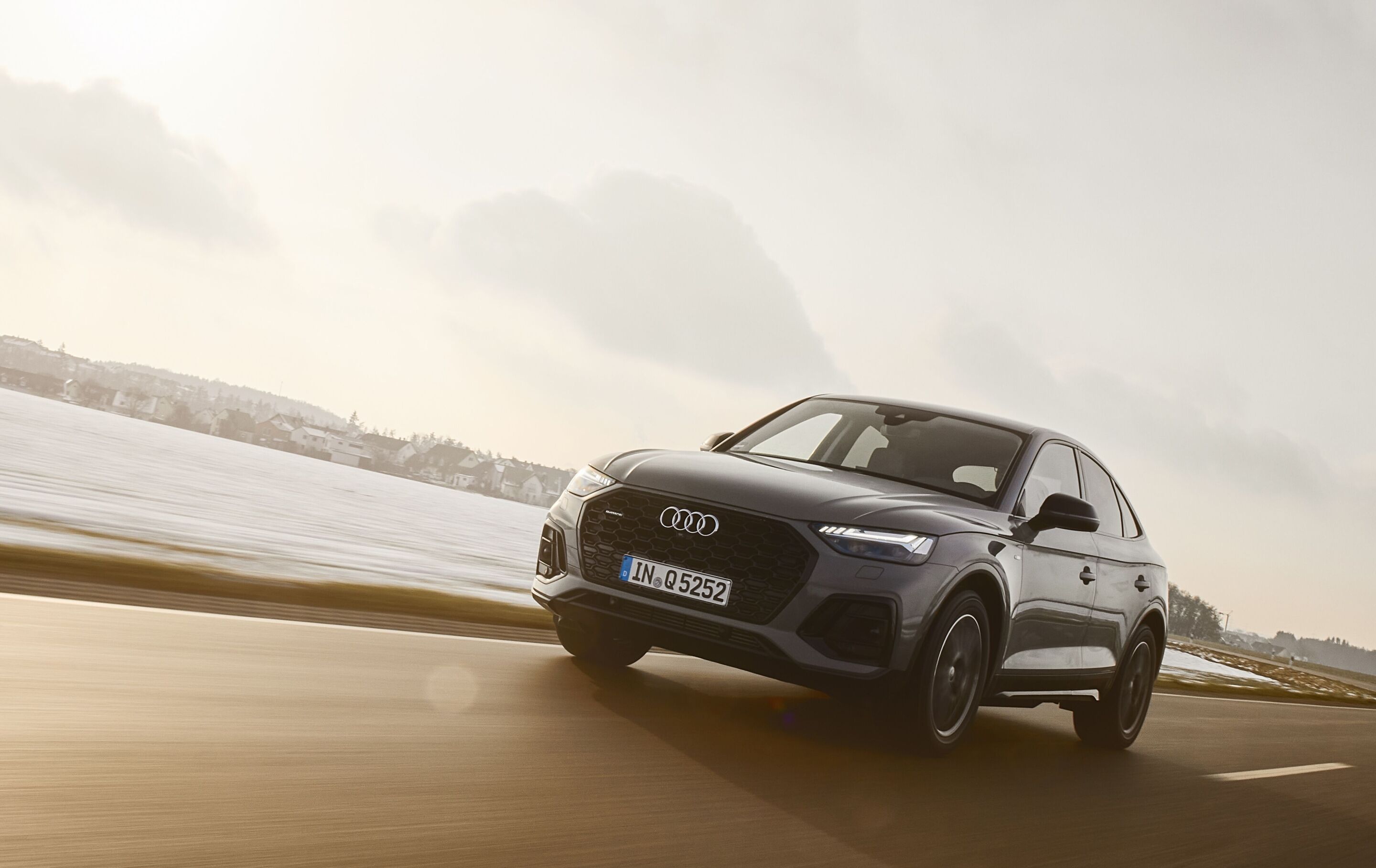 Audi Q5 Sportback (until 2024) - Dynamic photo
Colour: Daytona grey