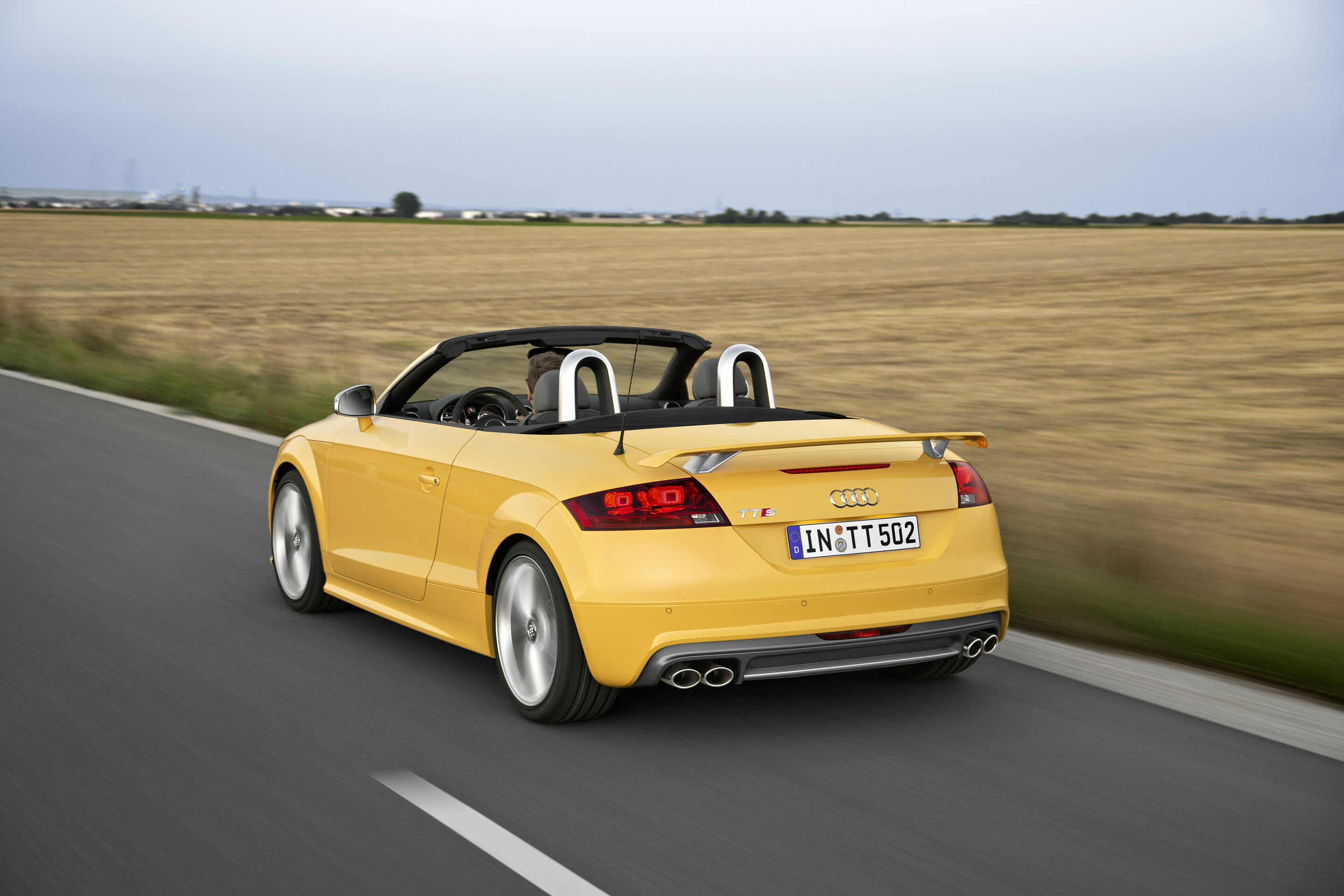 Audi TTS Roadster competition - Fahraufnahme

Farbe: Imolagelb