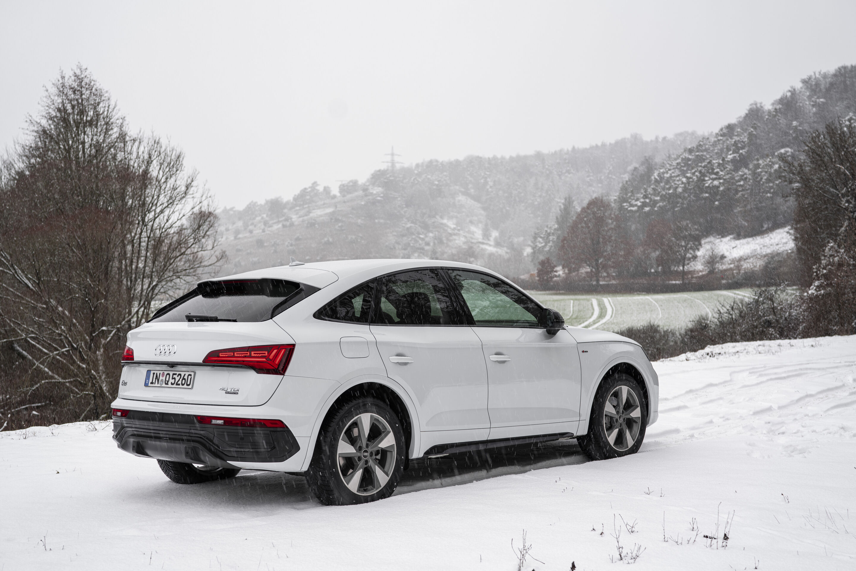 Audi Q5 Sportback 40 TDI quattro (until 2024) - Static photo,
Colour: Glacier white