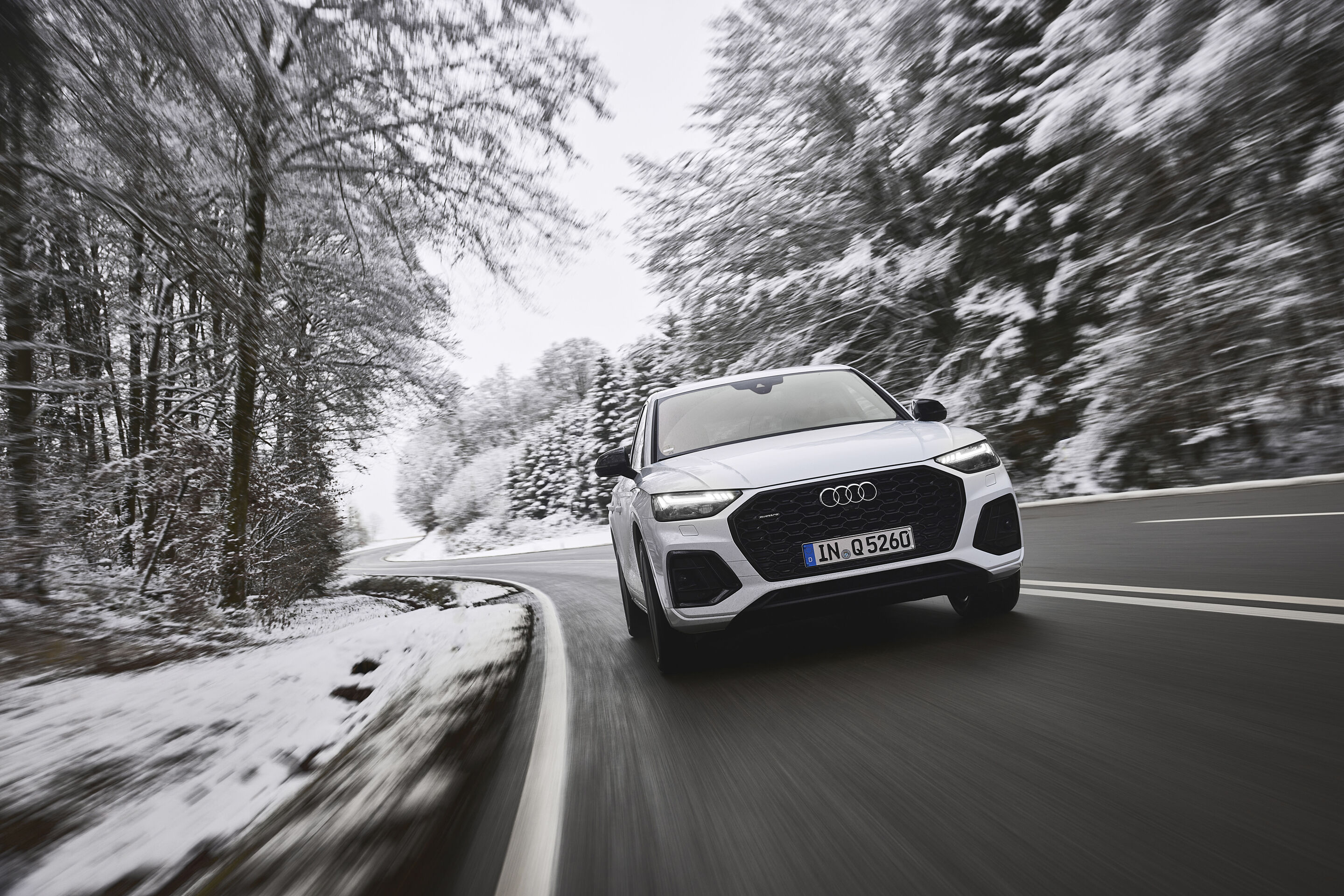 Audi Q5 Sportback 40 TDI quattro (until 2024) - Dynamic photo,
Colour: Glacier white