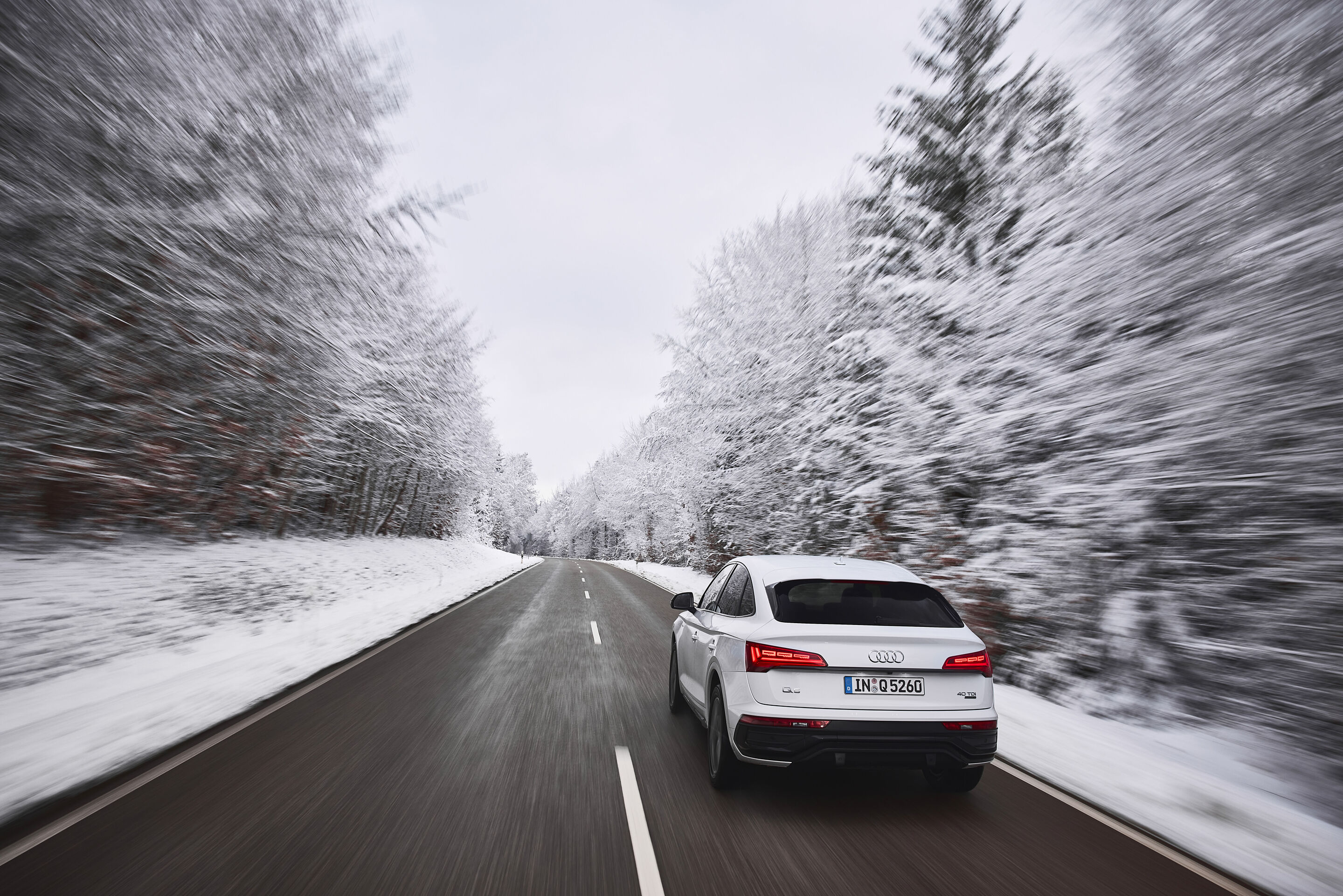 Audi Q5 Sportback 40 TDI quattro (until 2024) - Dynamic photo,
Colour: Glacier white