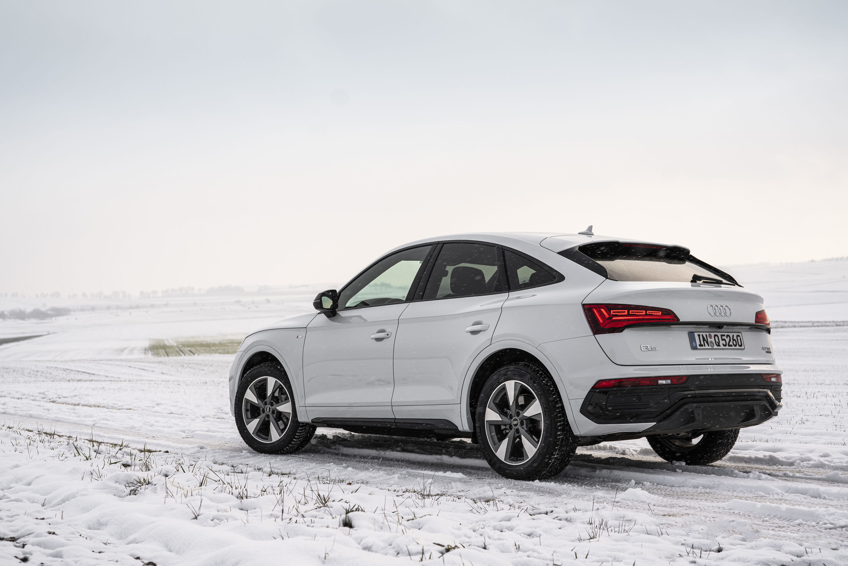 Audi Q5 Sportback 40 TDI quattro (until 2024) - Static photo,
Colour: Glacier white