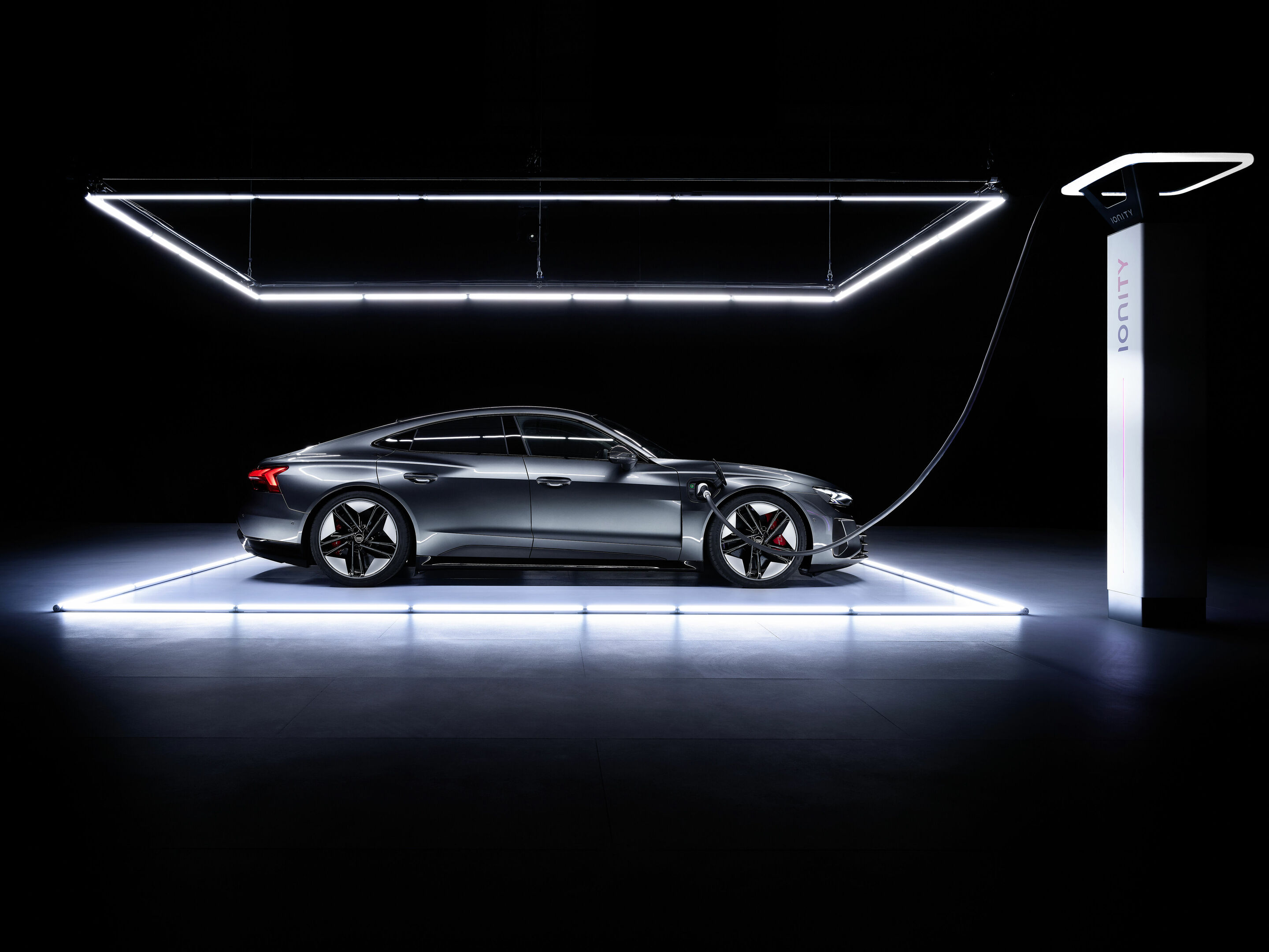 Audi RS e-tron GT - Standaufnahme, Farbe: Daytonagrau