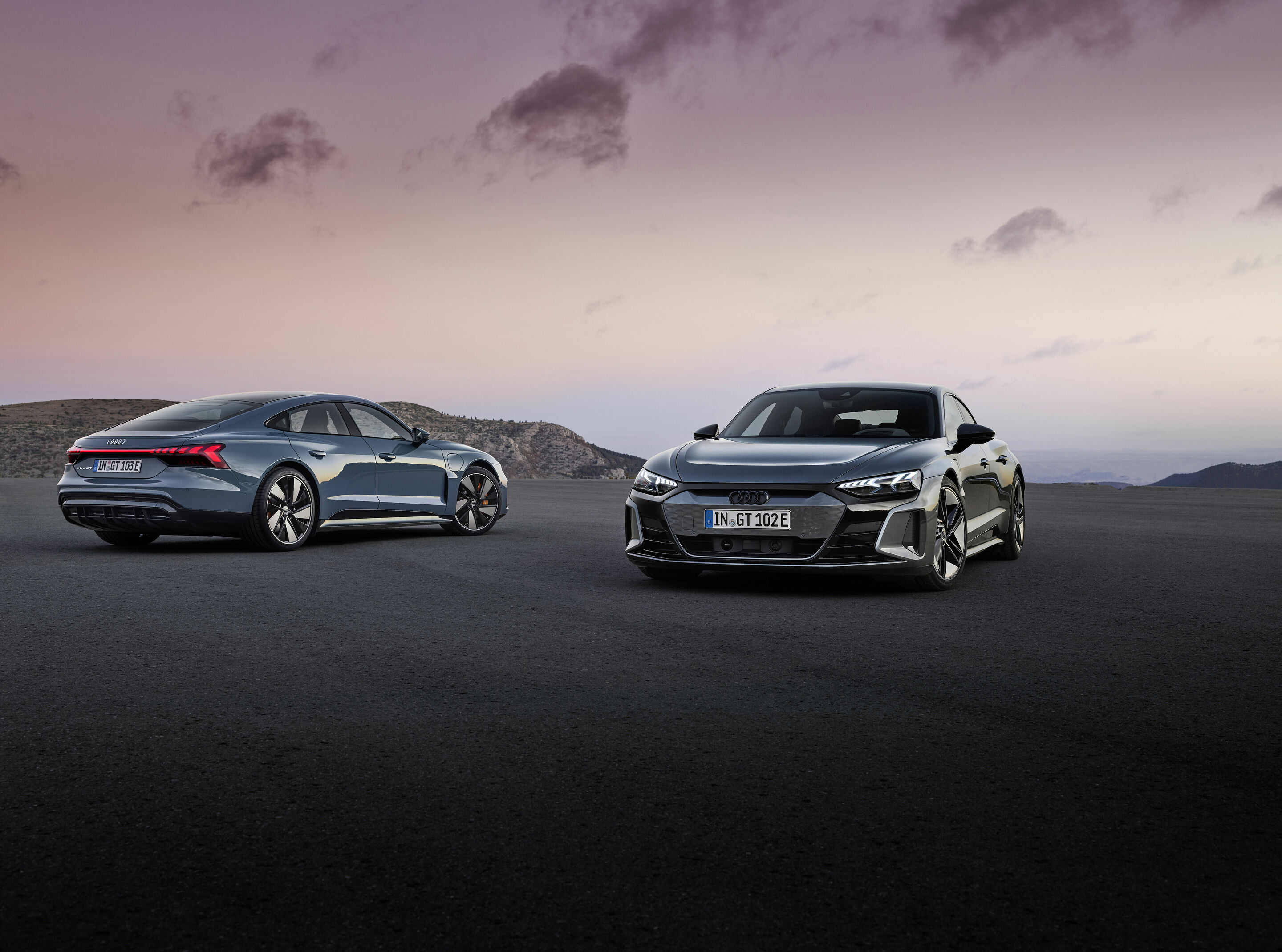 Audi e-tron GT quattro / Audi RS e-tron GT - Audi e-tron GT quattro, Standaufnahme, Farbe: Kemoragrau
Audi RS e-tron GT, Standaufnahme, Farbe: Daytonagrau