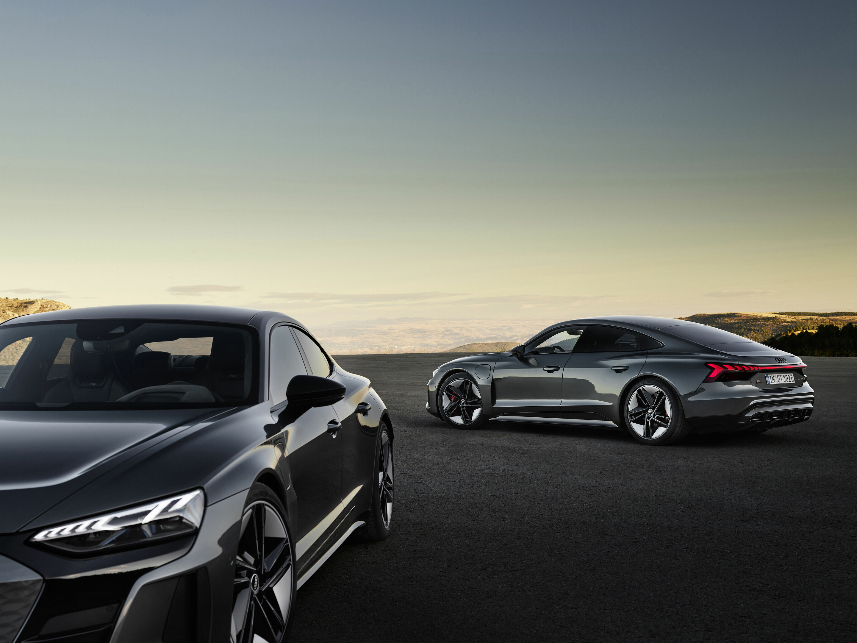 Audi e-tron GT quattro / Audi RS e-tron GT - Audi e-tron GT quattro, Standaufnahme, Farbe: Kemoragrau
Audi RS e-tron GT, Standaufnahme, Farbe: Daytonagrau