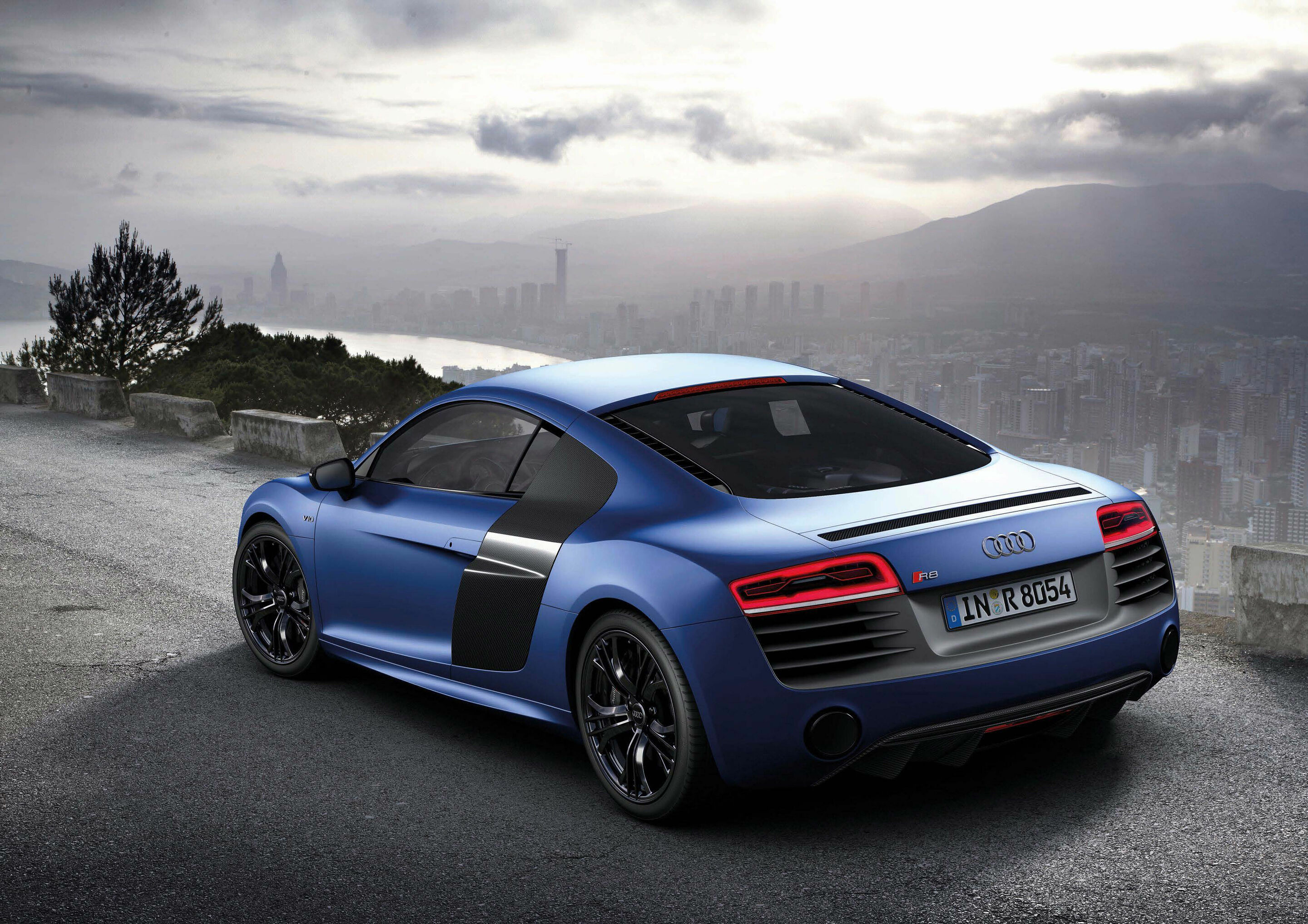Audi Deutschland: Countdown für eine Million Facebook-Fans - Kurs auf die Millionenmarke: Mit dem Hashtag #onemillionreasons spricht Audi Deutschland eine besondere Einladung an alle Fans der Vier Ringe aus und geht damit auf die Zielgerade von einer...